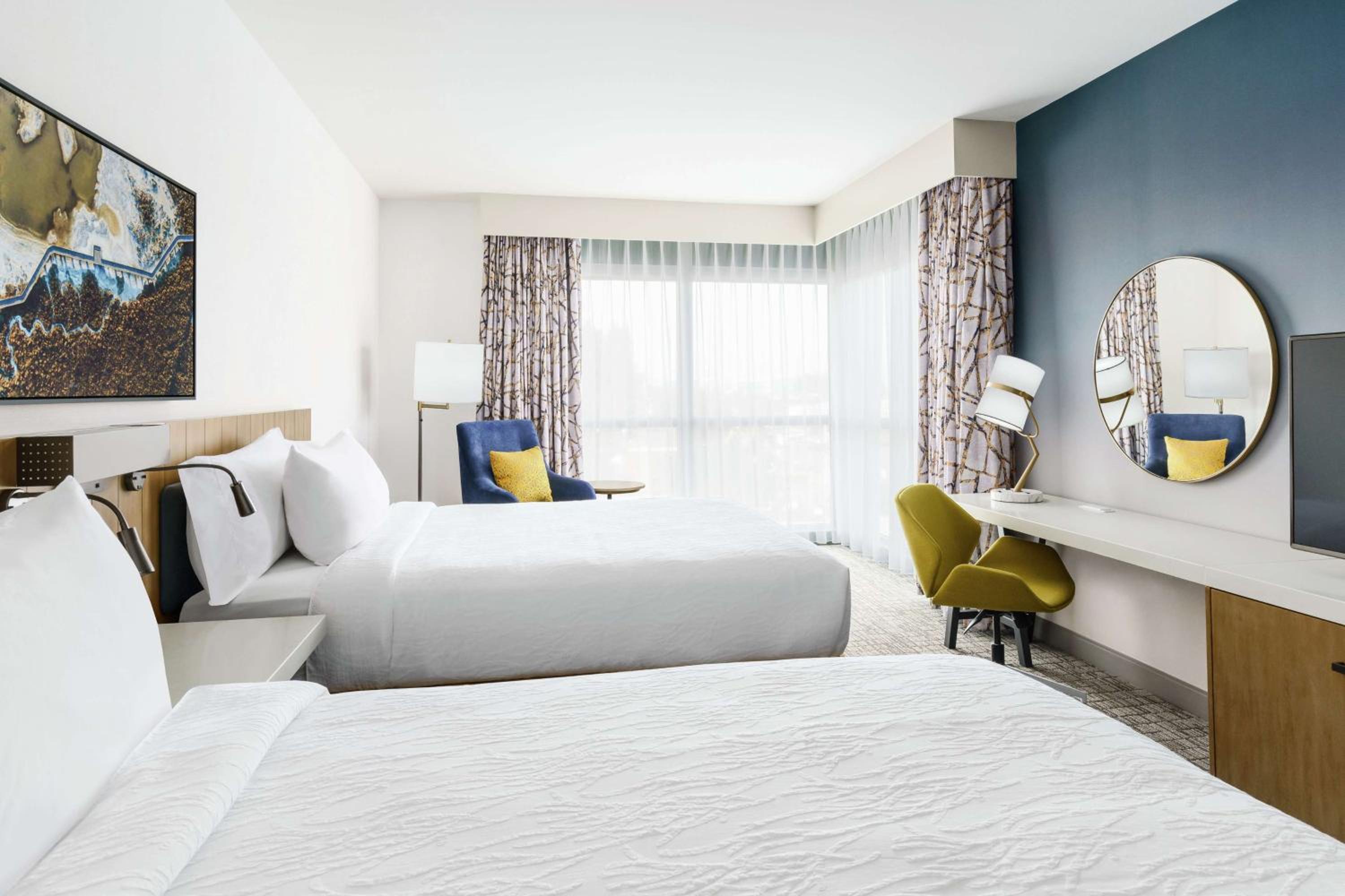 Corner Queen Room with Two Queen Beds - Photo 3