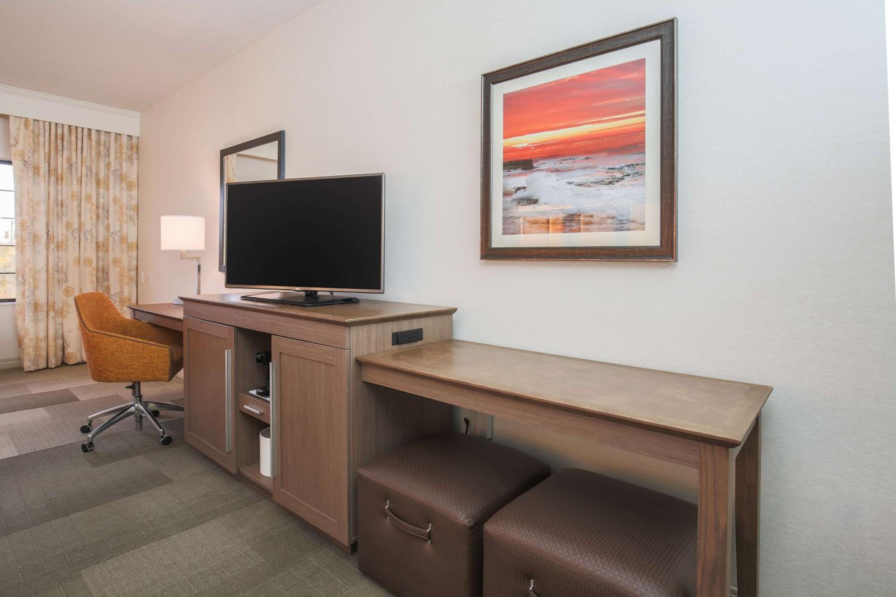 Queen Room with Two Queen Beds - Mobility and Hearing Access/Non-Smoking - Photo 5