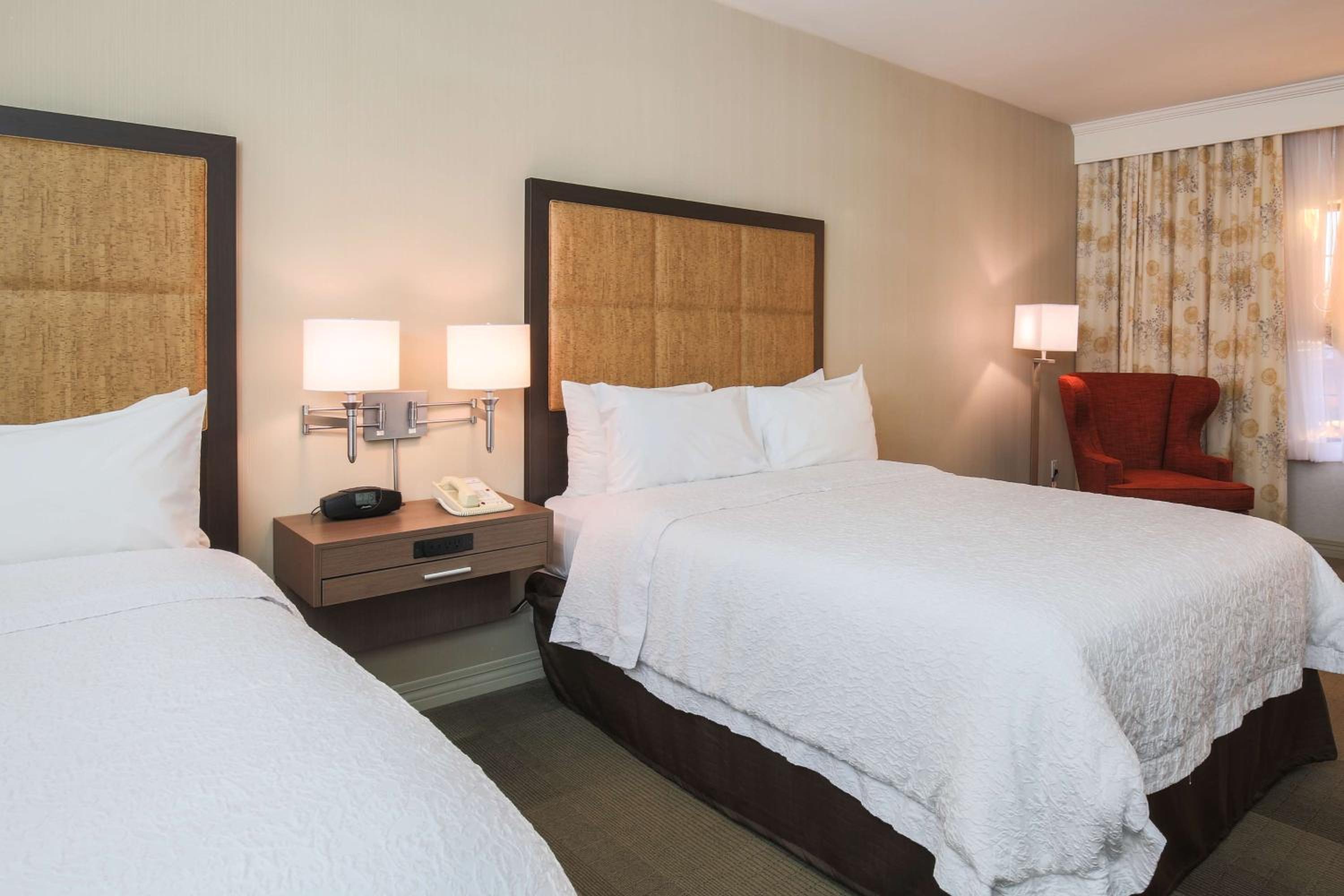 Room with Two Queen Beds - Non-Smoking - Photo 4
