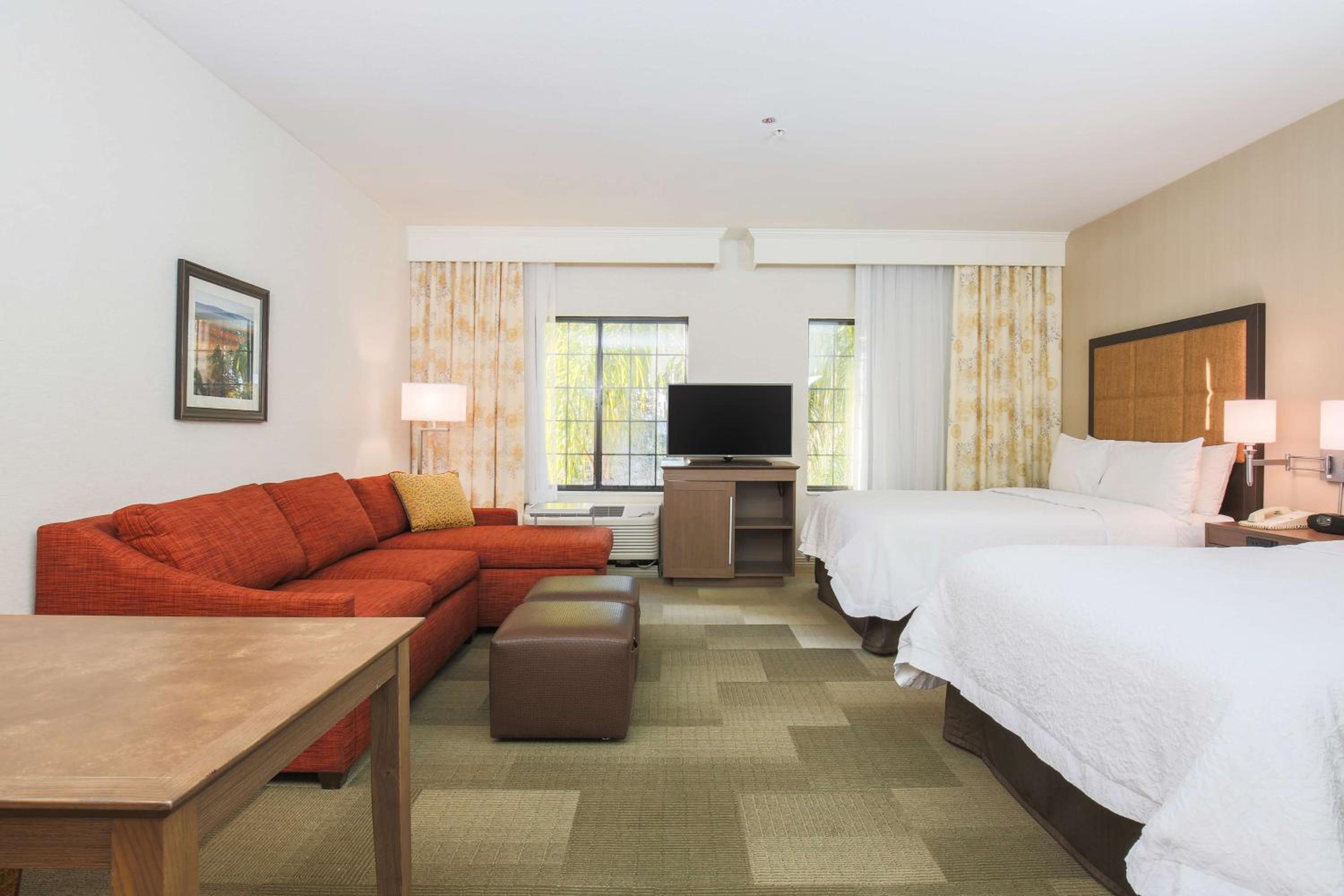 Queen Studio Suite with Two Queen Beds and Sofa Bed - Non-Smoking - Photo 3