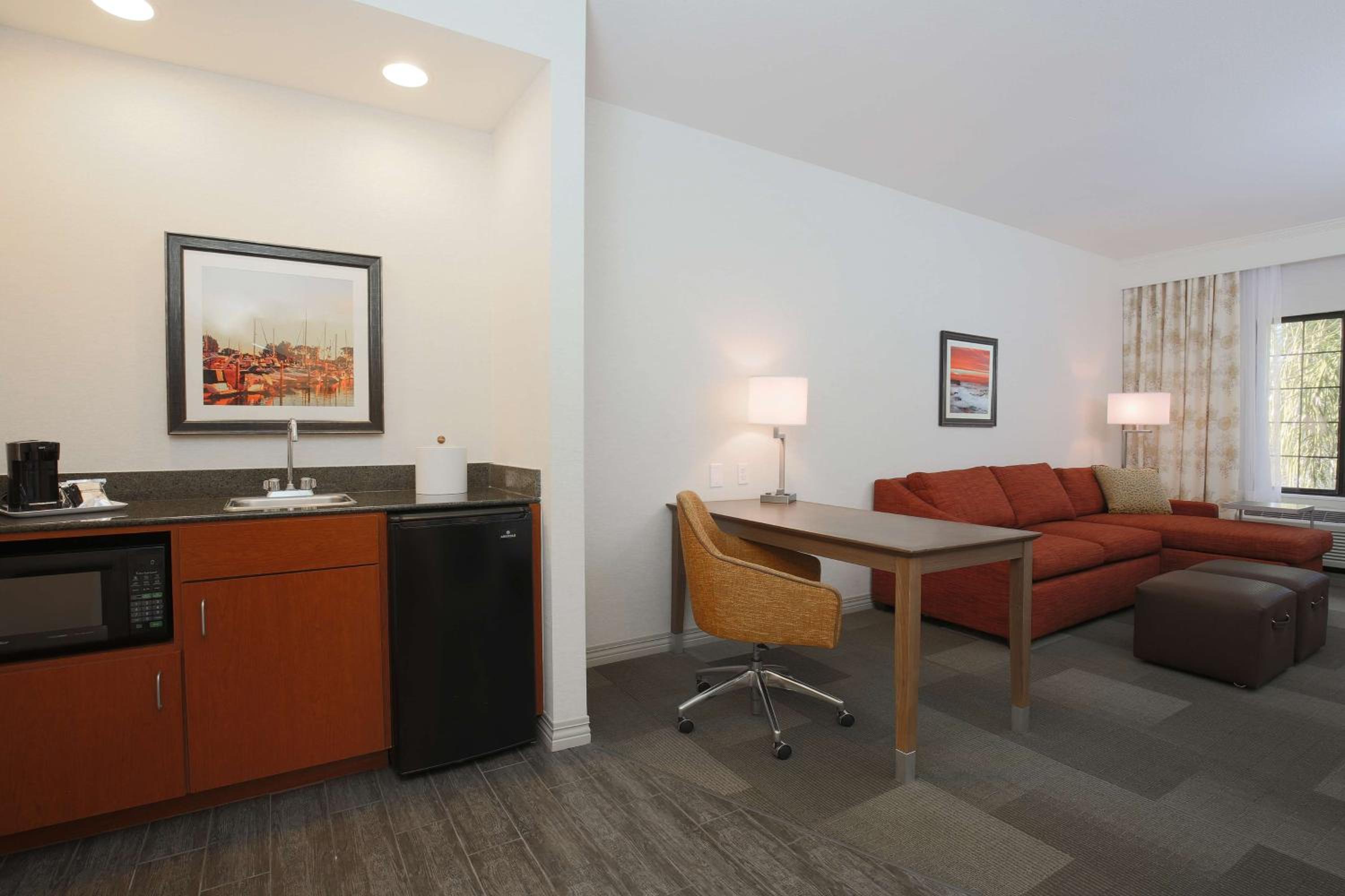 Queen Studio Suite with Two Queen Beds and Sofa Bed - Non-Smoking - Photo 5