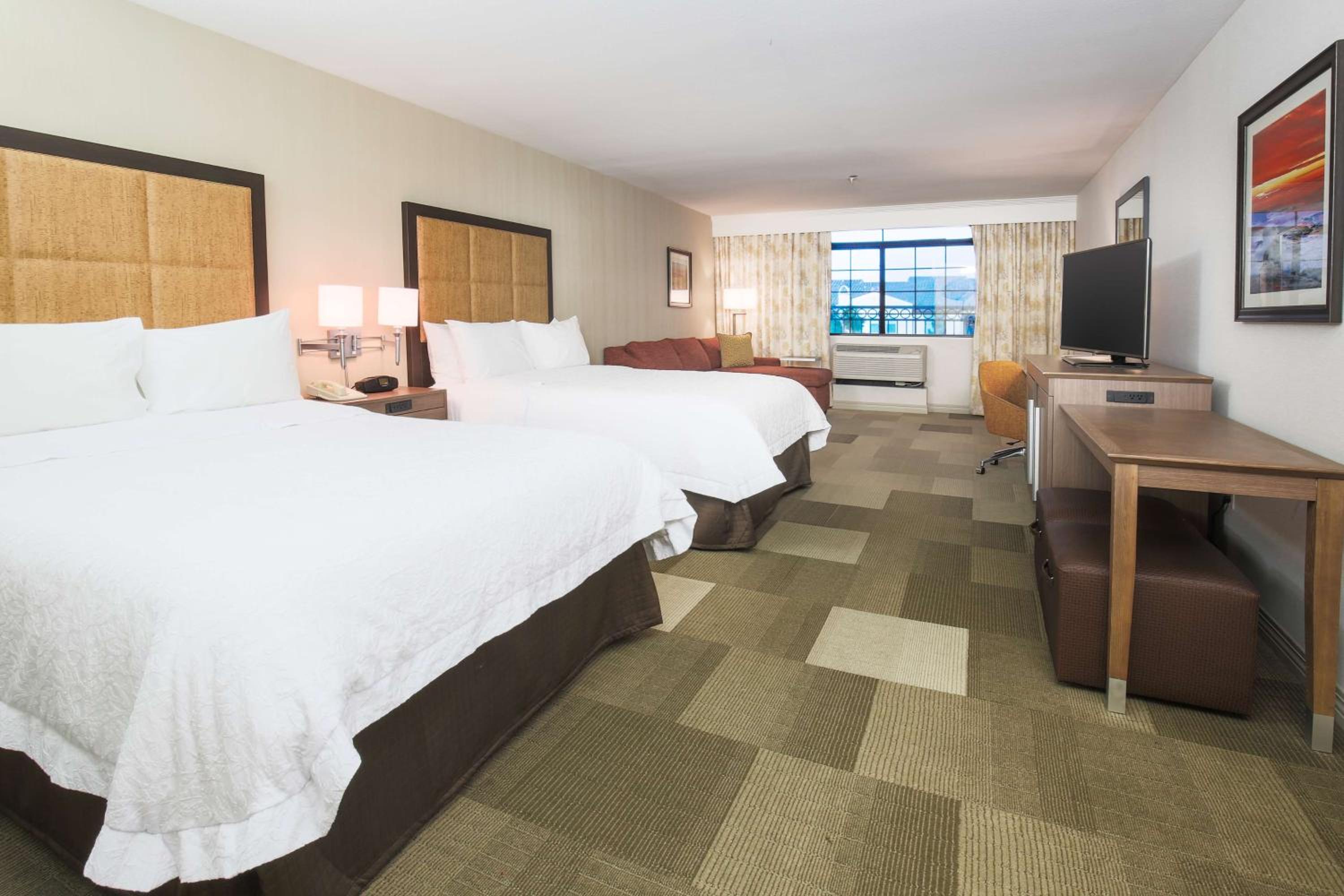 Queen Room with Two Queen Beds - Non-Smoking - Photo 1