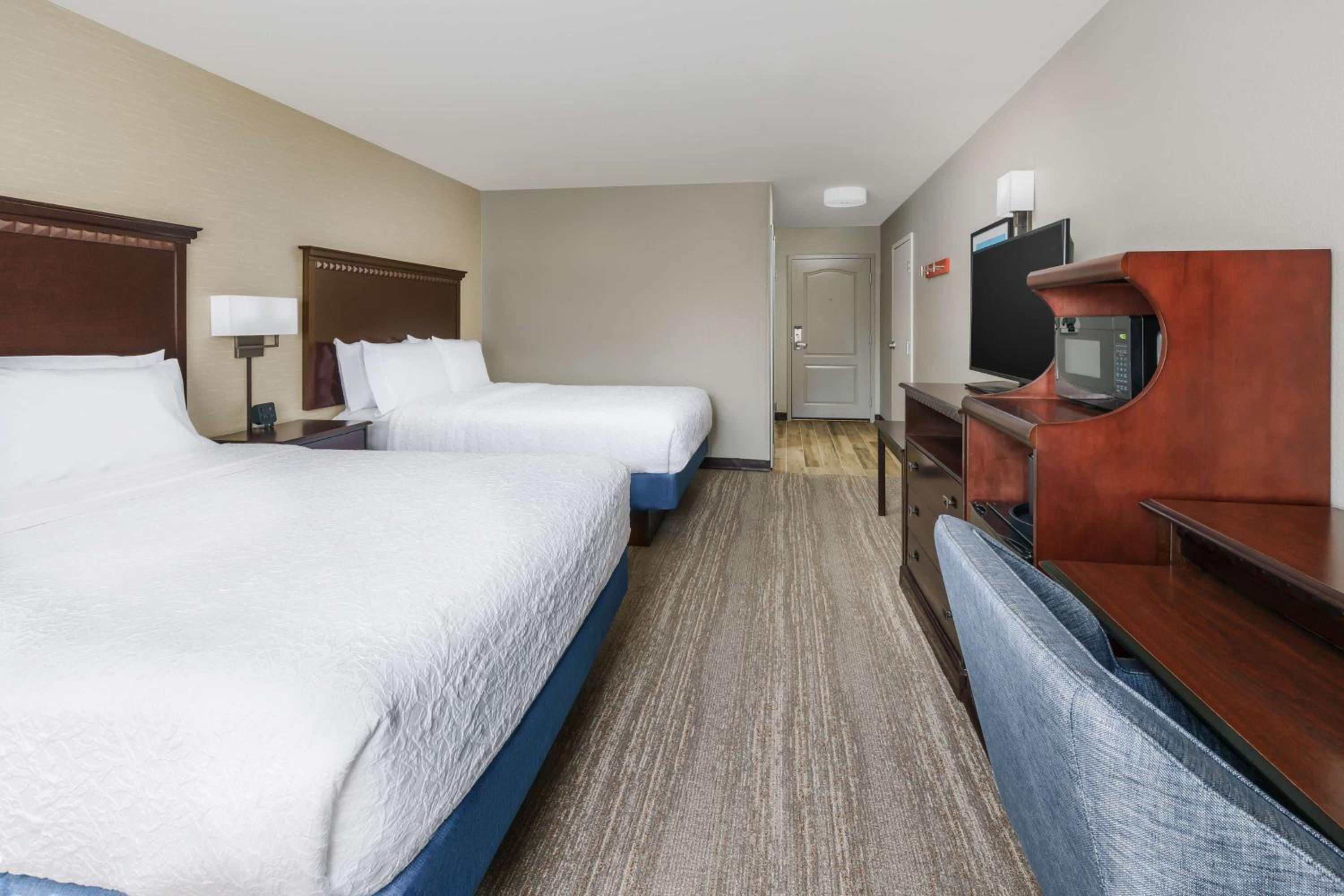 Room with Two Queen Beds - Non-Smoking - Photo 2