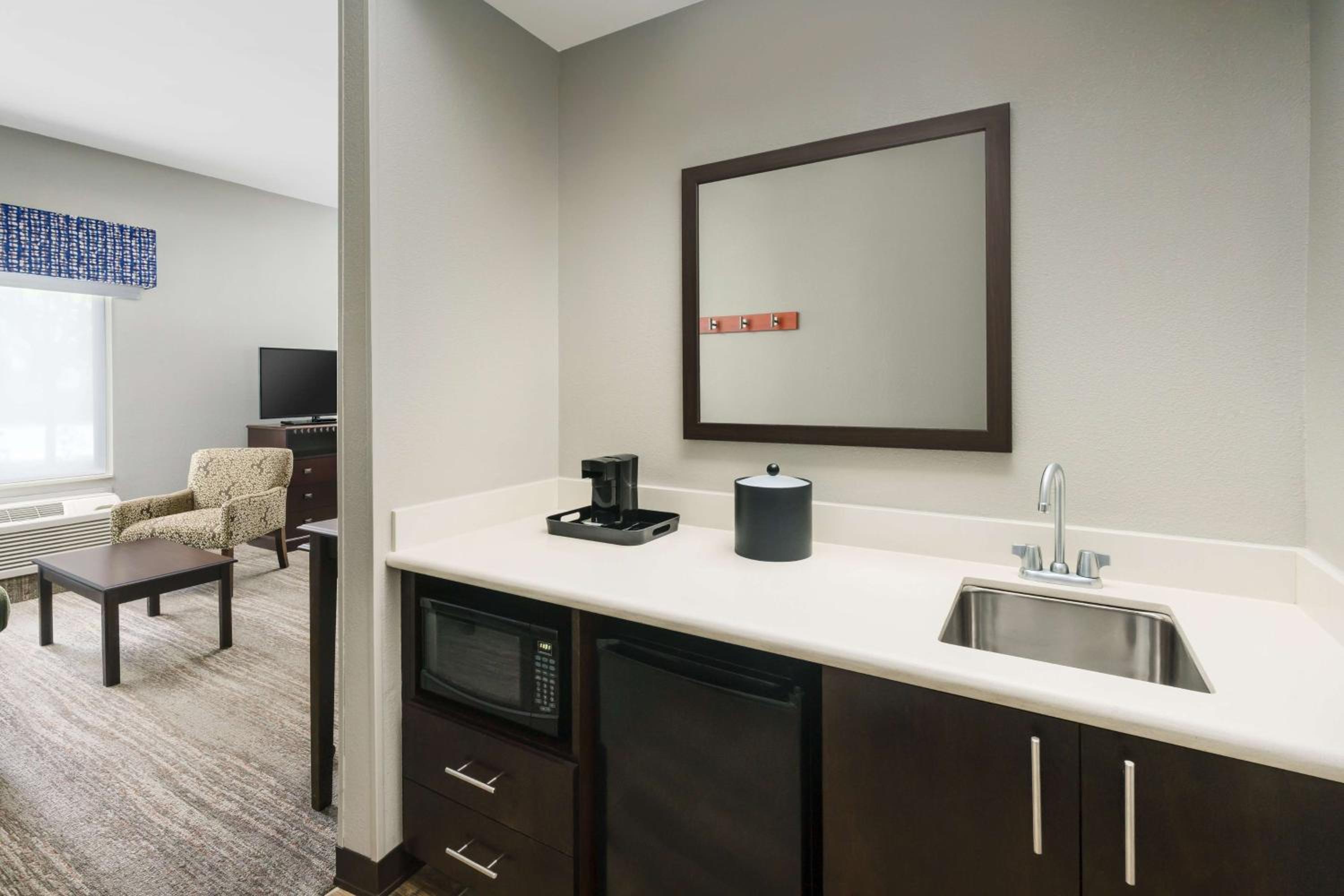 King Studio Suite with Sofa Bed - Non-Smoking - Photo 3