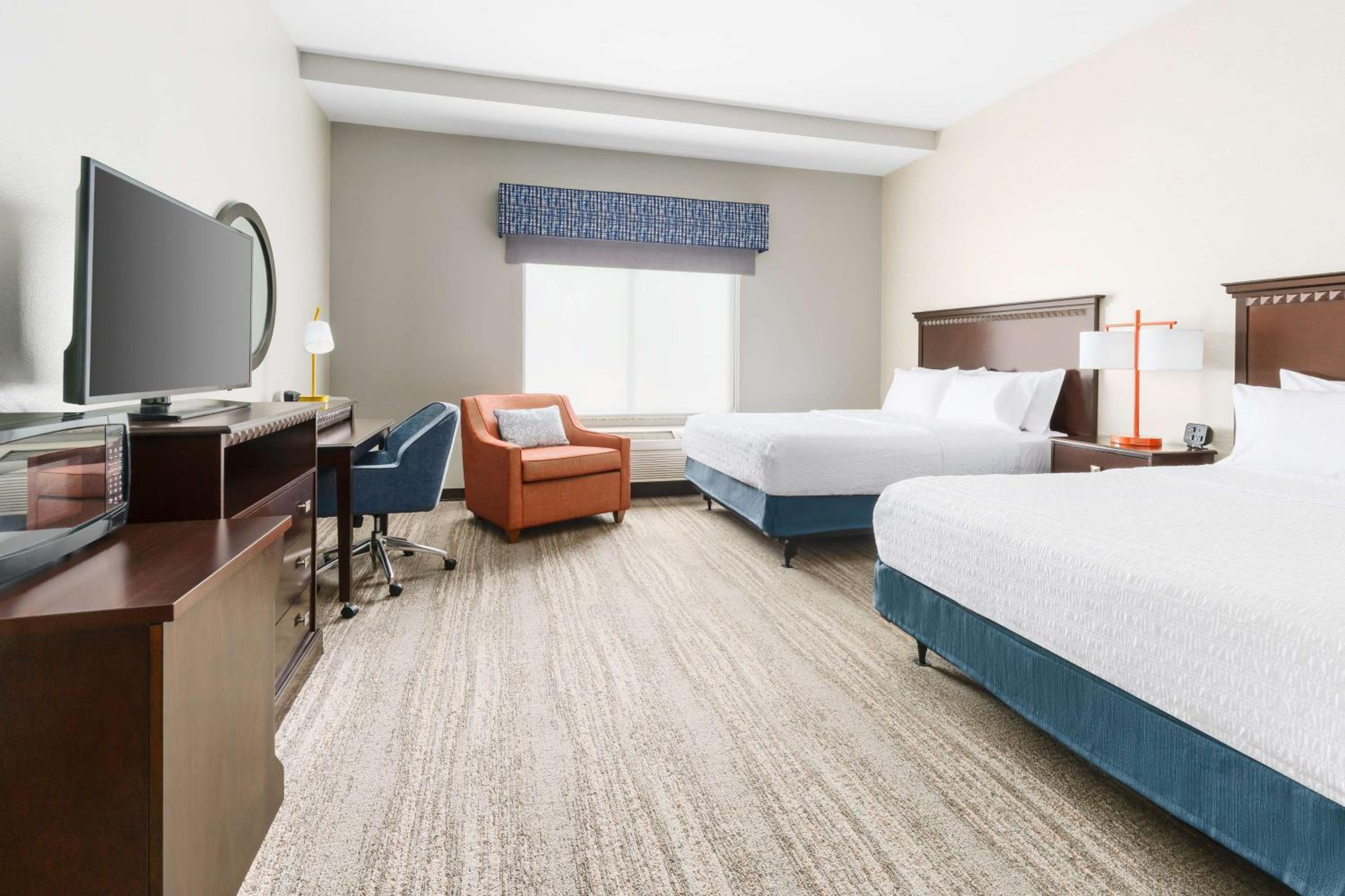 Room with Two Queen Beds - Non-Smoking - Photo 3