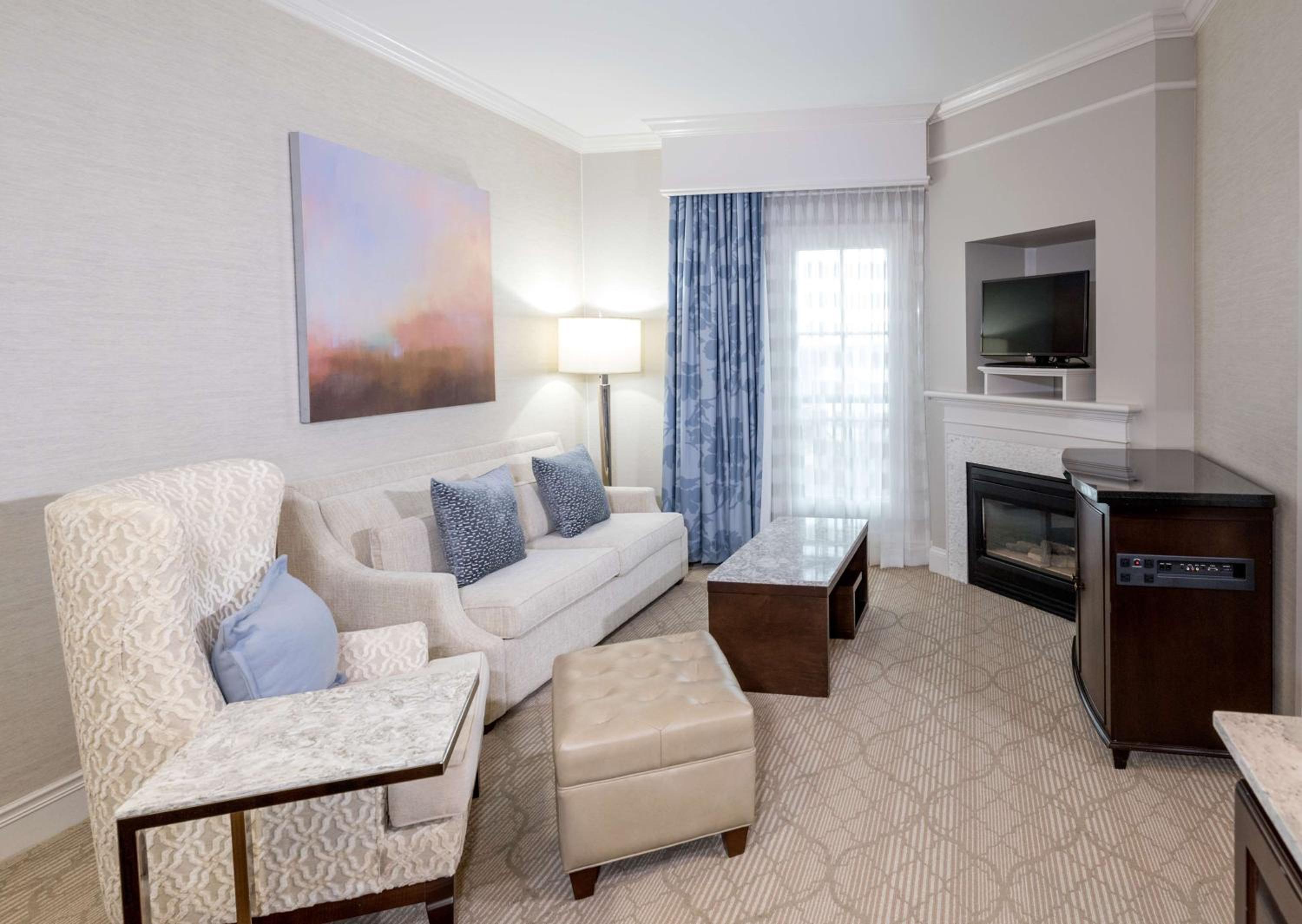 One-Bedroom King Suite with Whirlpool - Non-Smoking  - Photo 1