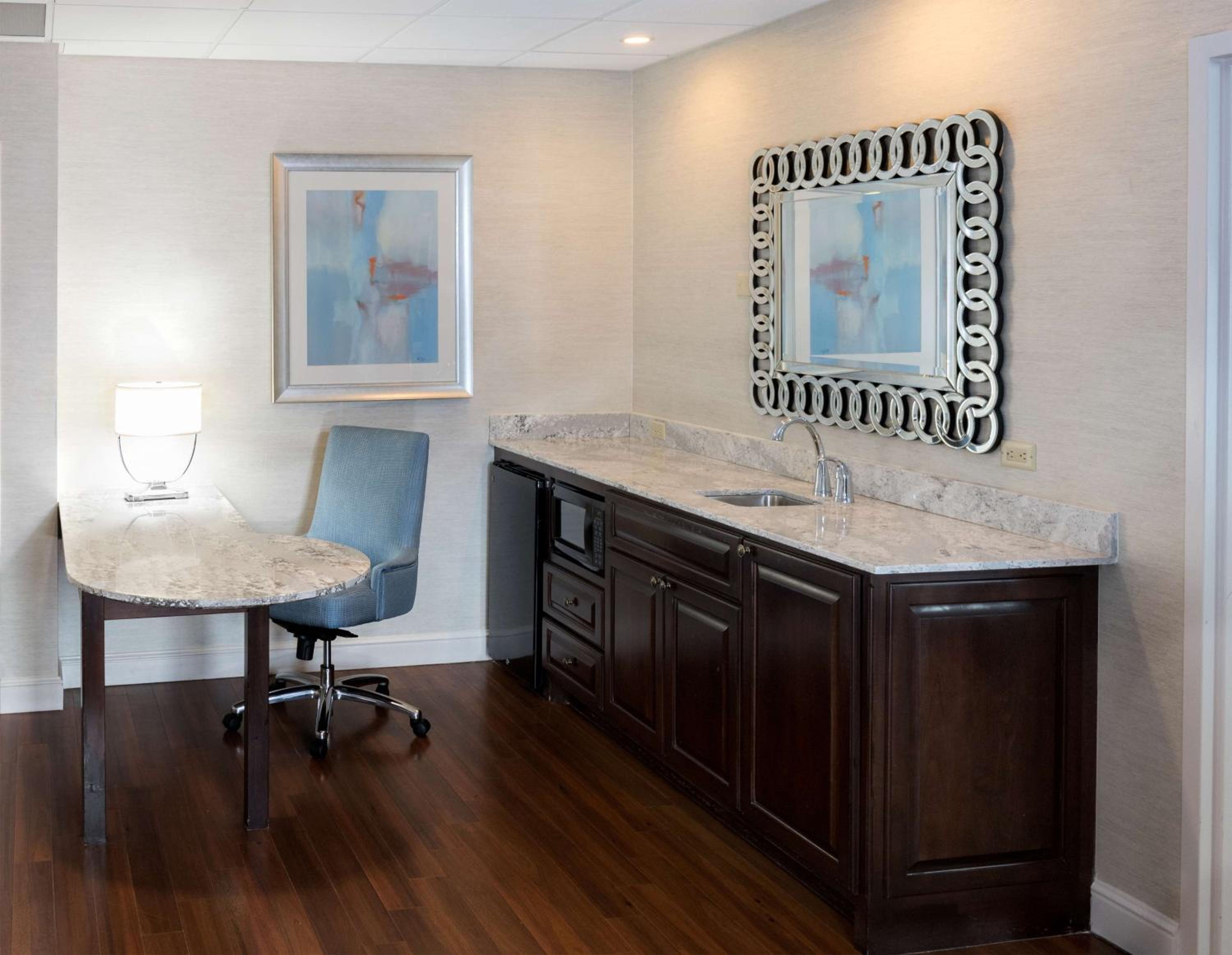 King Suite - Non-Smoking - Photo 1