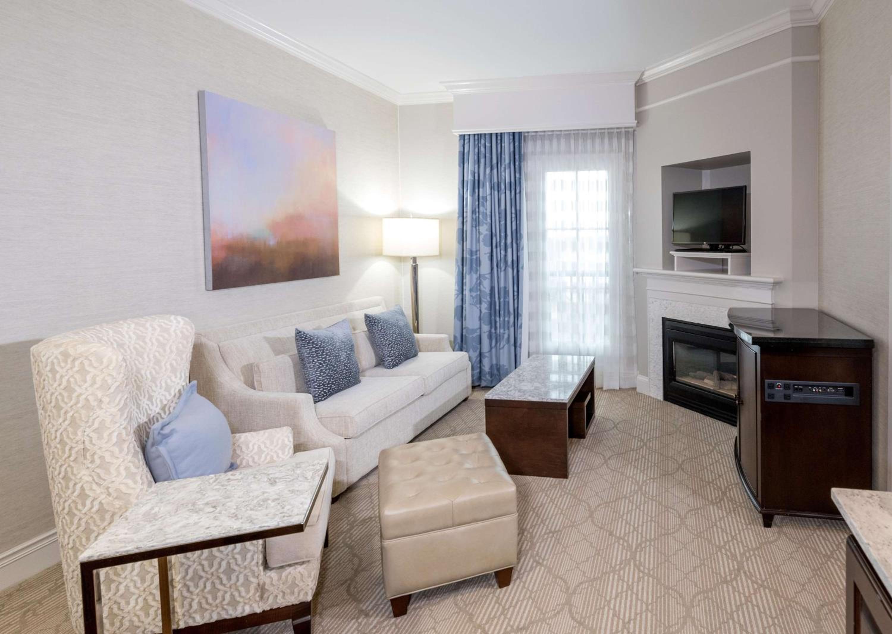 One-Bedroom King Suite with Whirlpool - Non-Smoking  - Photo 7