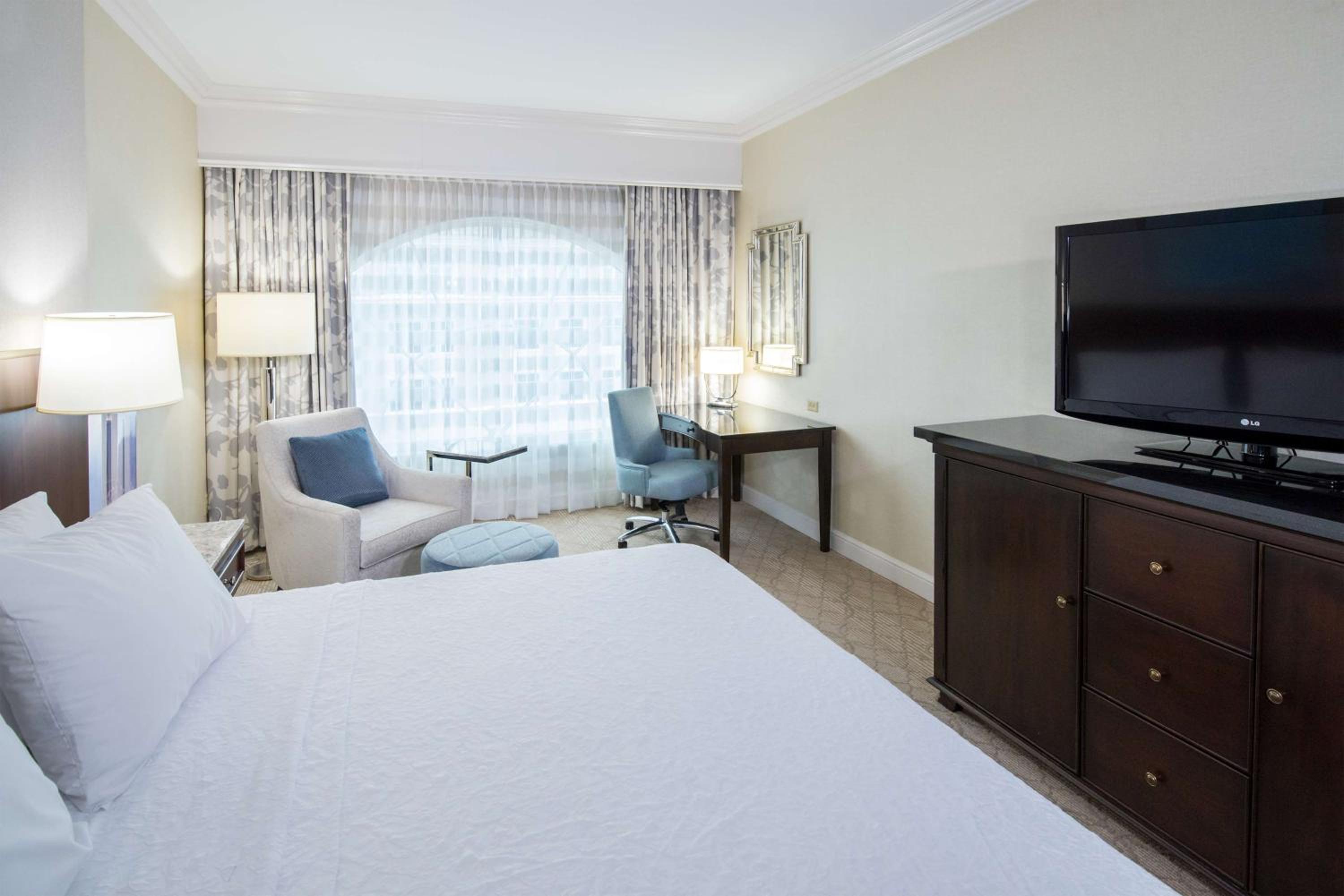Deluxe King Room with Whirpool - Non-Smoking - Photo 4
