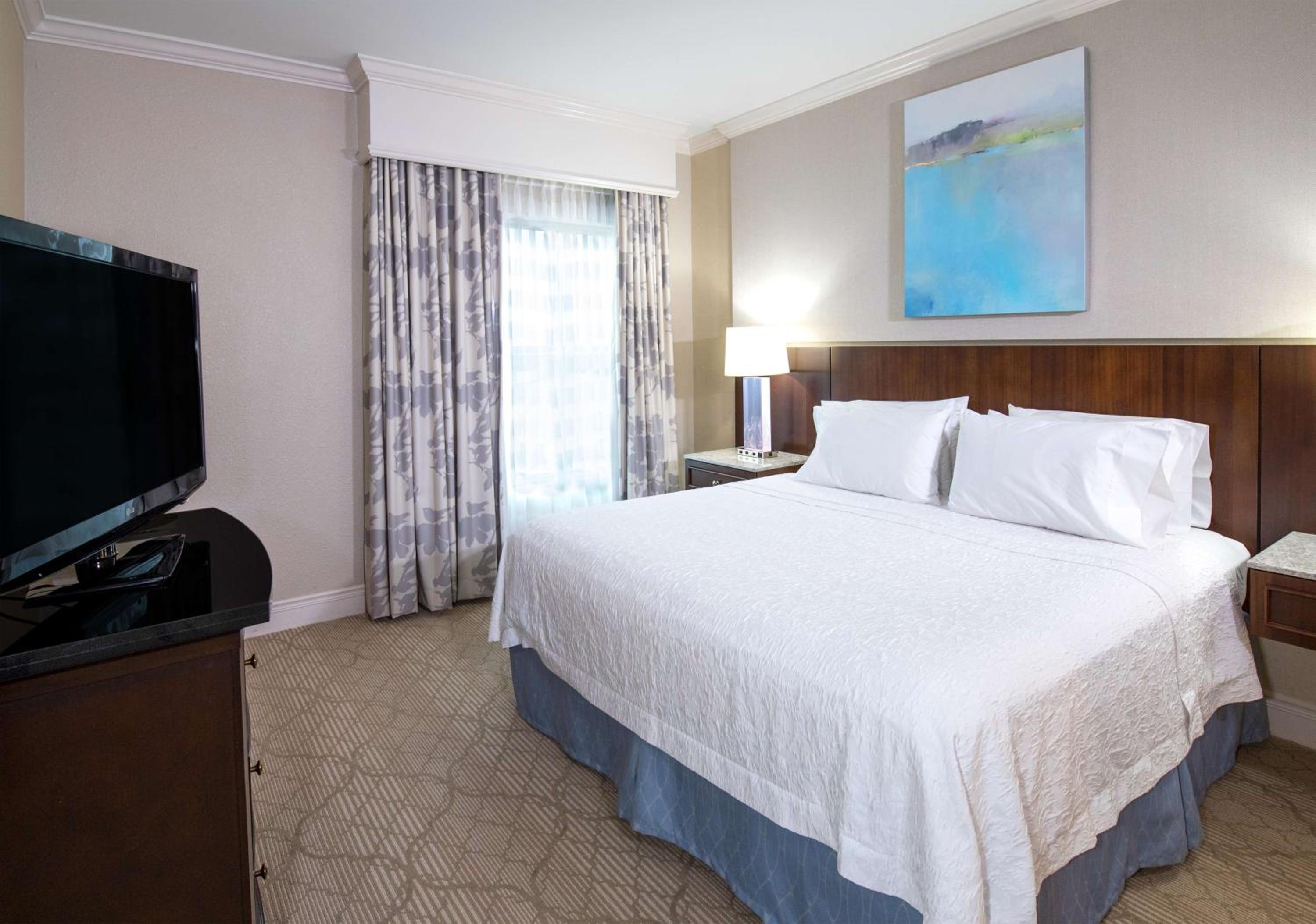 One-Bedroom King Suite with Whirlpool - Non-Smoking  - Photo 3