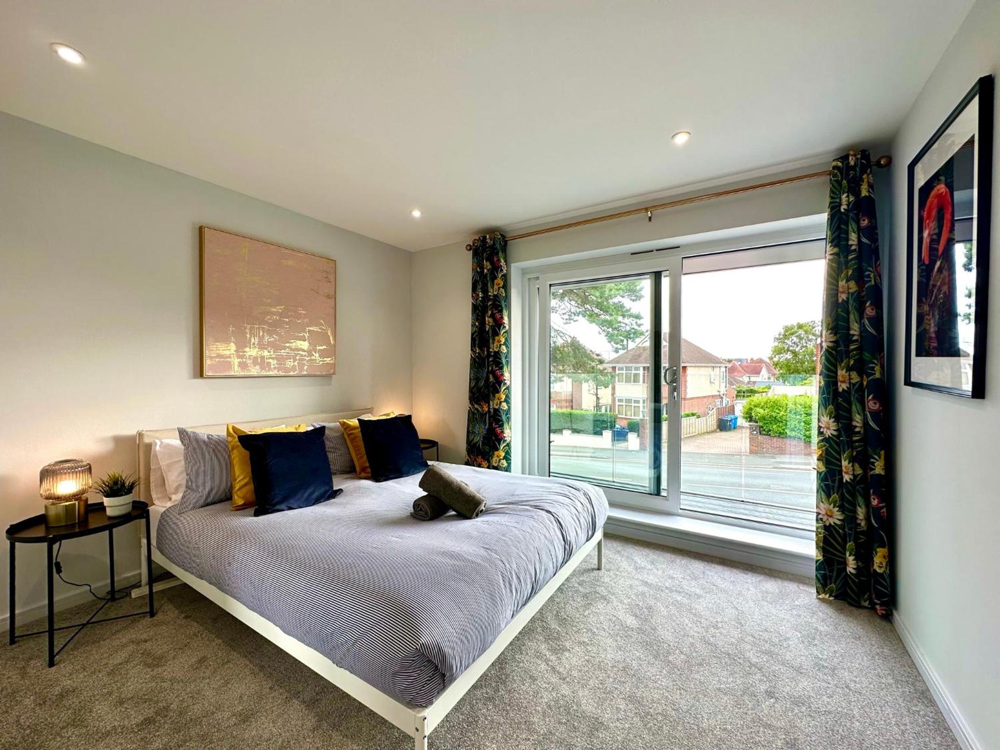 Four-Bedroom House photo 2