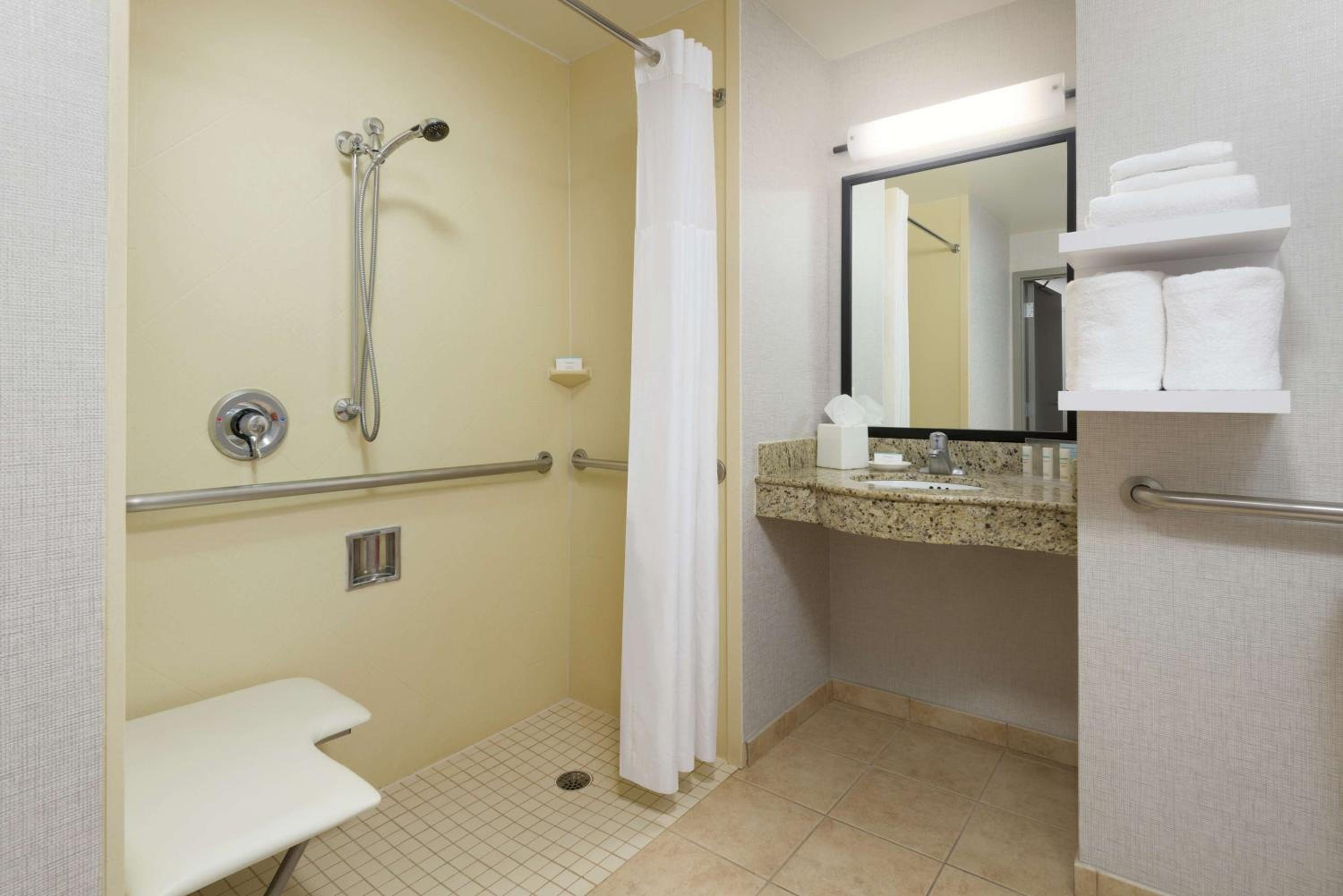 Queen Room with Two Queen Beds and Roll-In Shower - Mobility and Hearing Access/Non-Smoking - Photo 2