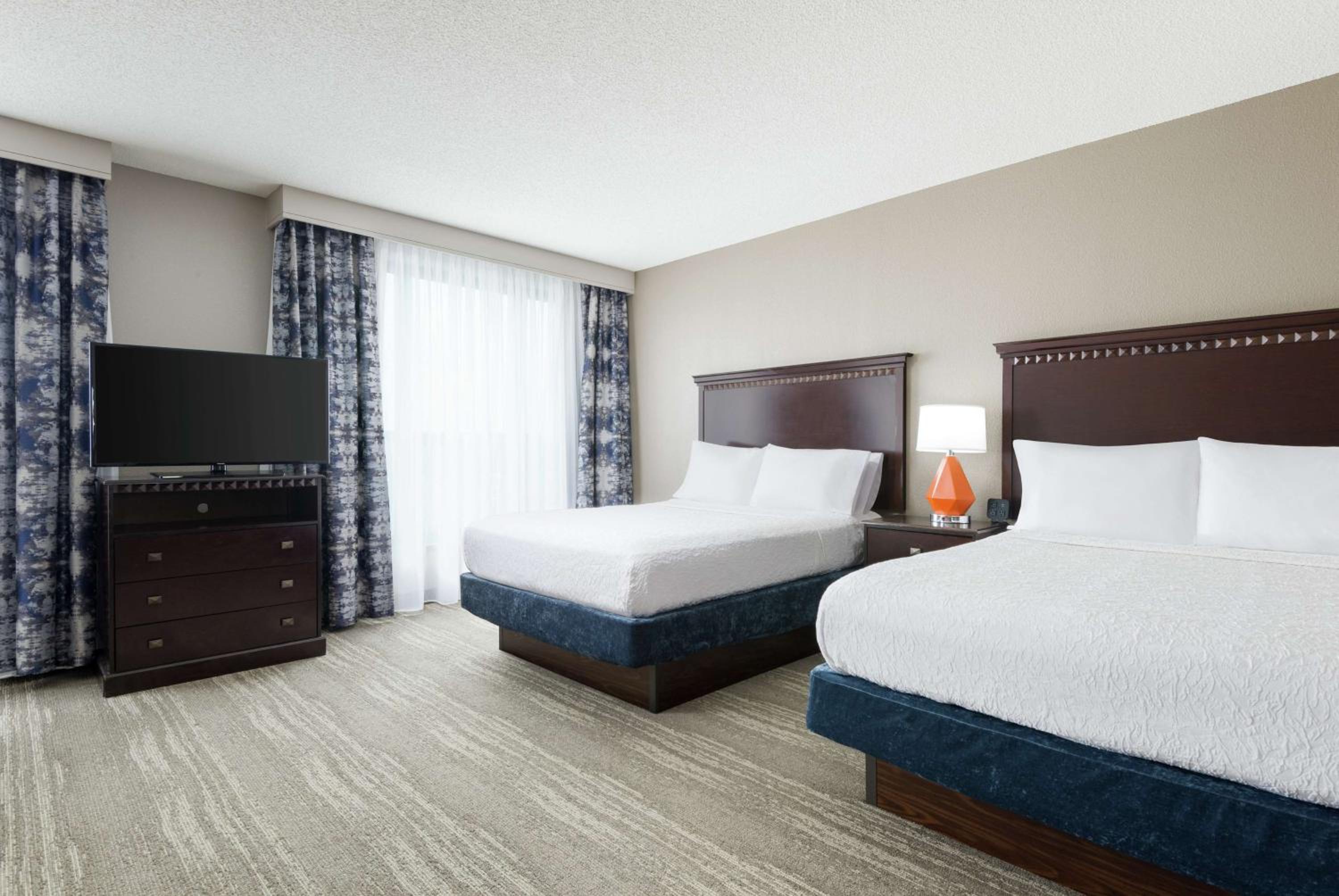 Queen Studio Suite with Two Queen Beds and Sofa Bed - Non-Smoking - Photo 2