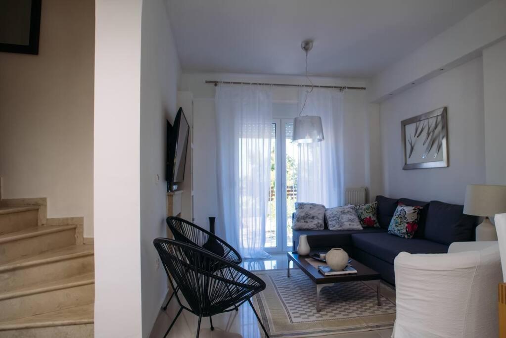Three-Bedroom House photo 2