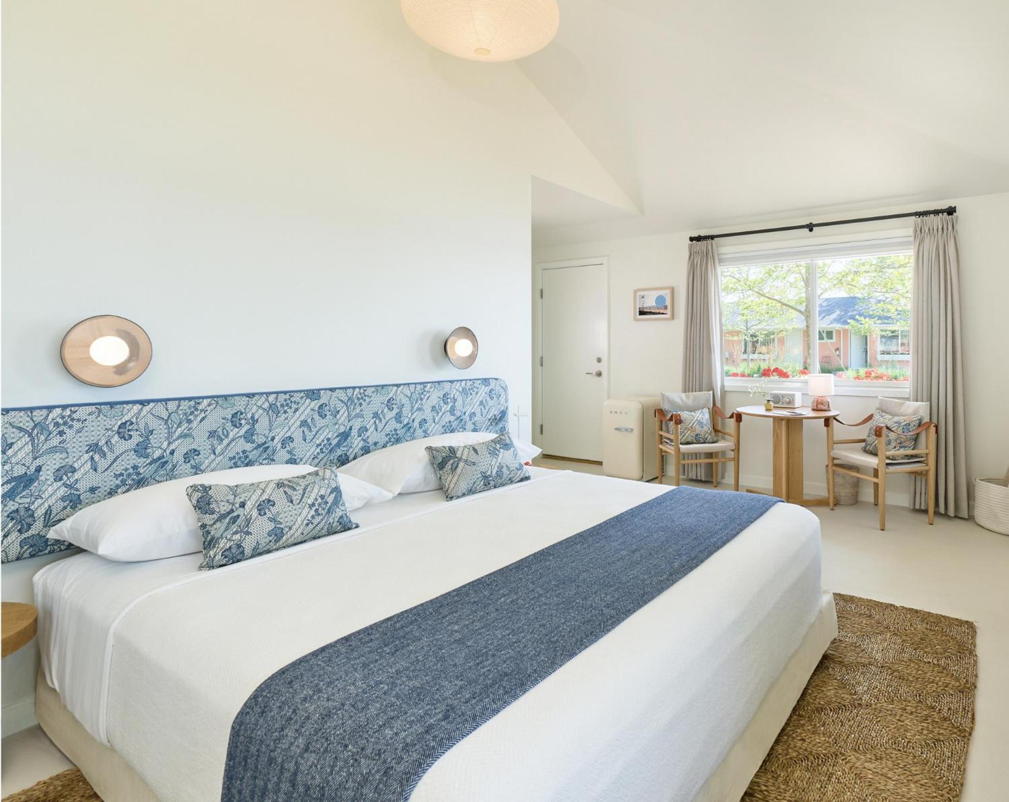 Deluxe King Room photo 1