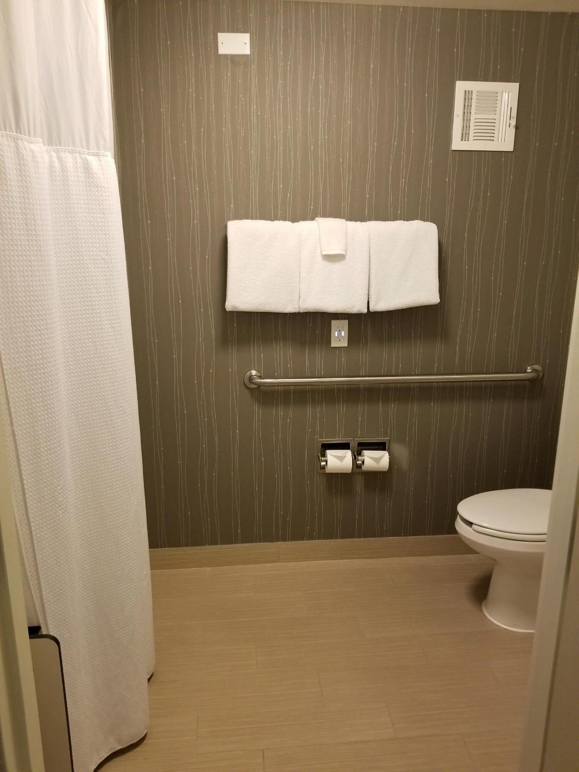 Deluxe King Room with Sofa Bed - Photo 5