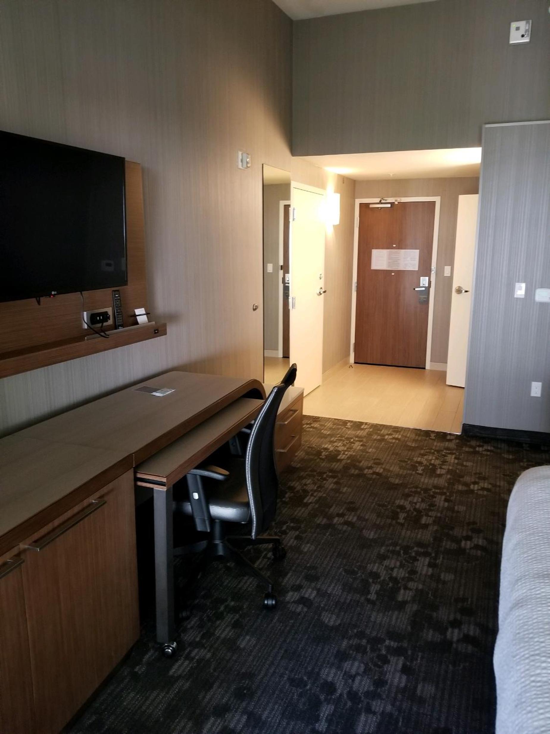 Deluxe King Room with Sofa Bed - Photo 2