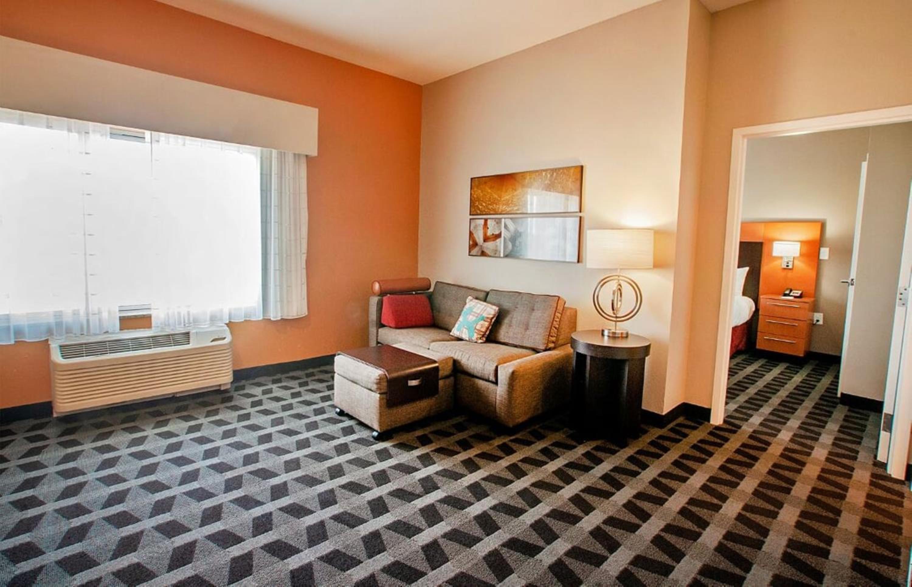 One-Bedroom Queen Suite - Photo 5