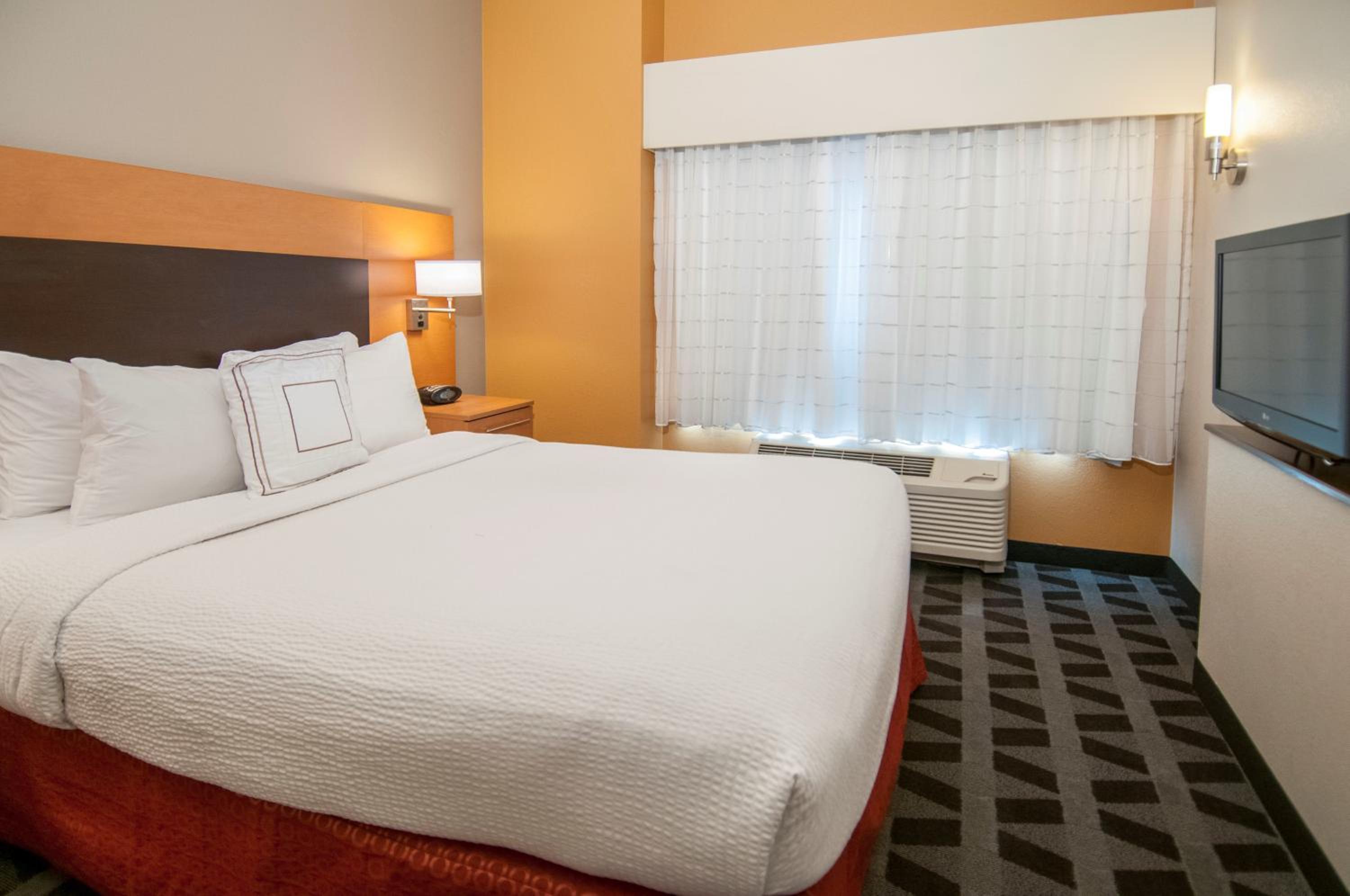 Two-Bedroom Suite - Photo 2