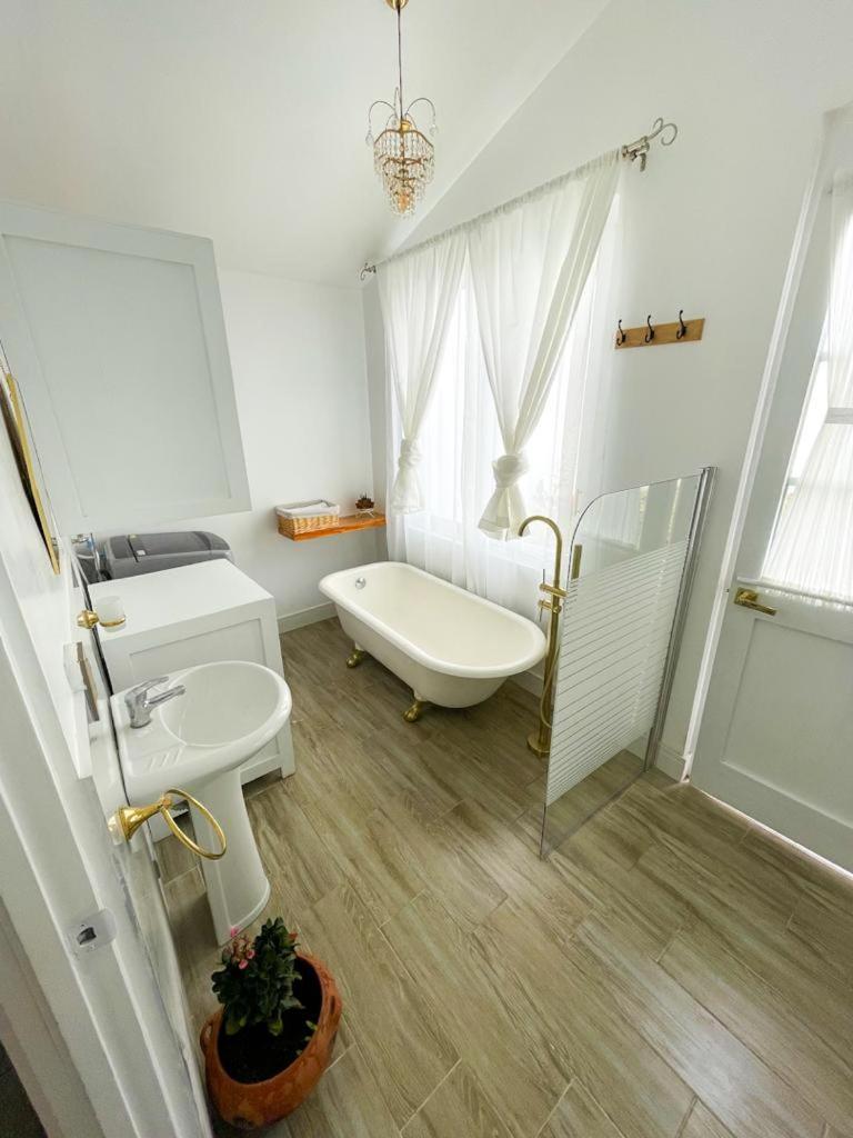 Double Room with Extra Bed photo 2