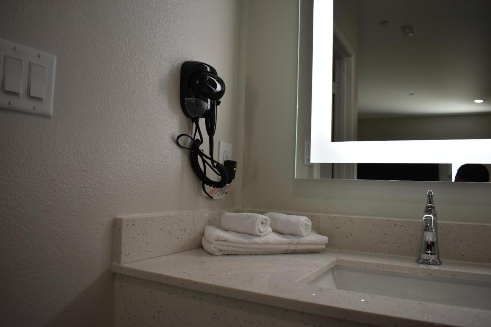 King Suite - Photo 17