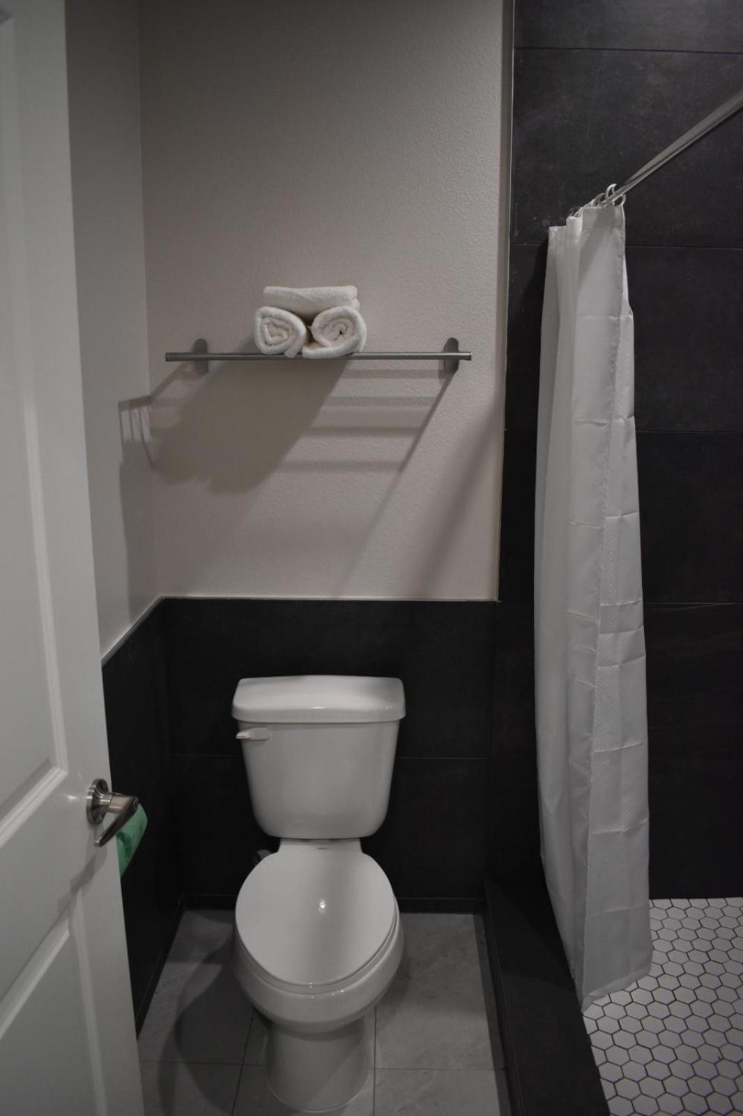 King Suite - Photo 11