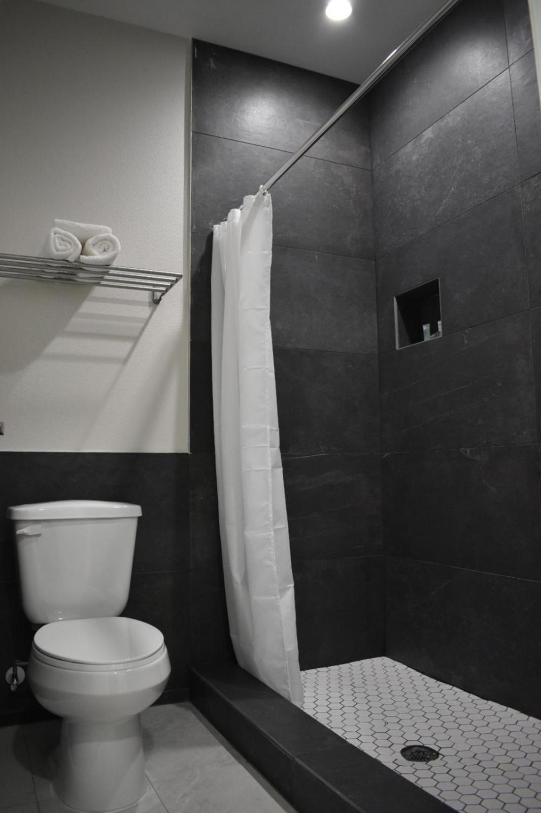 King Suite - Photo 12