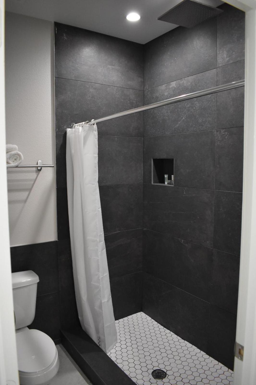 King Suite - Photo 5