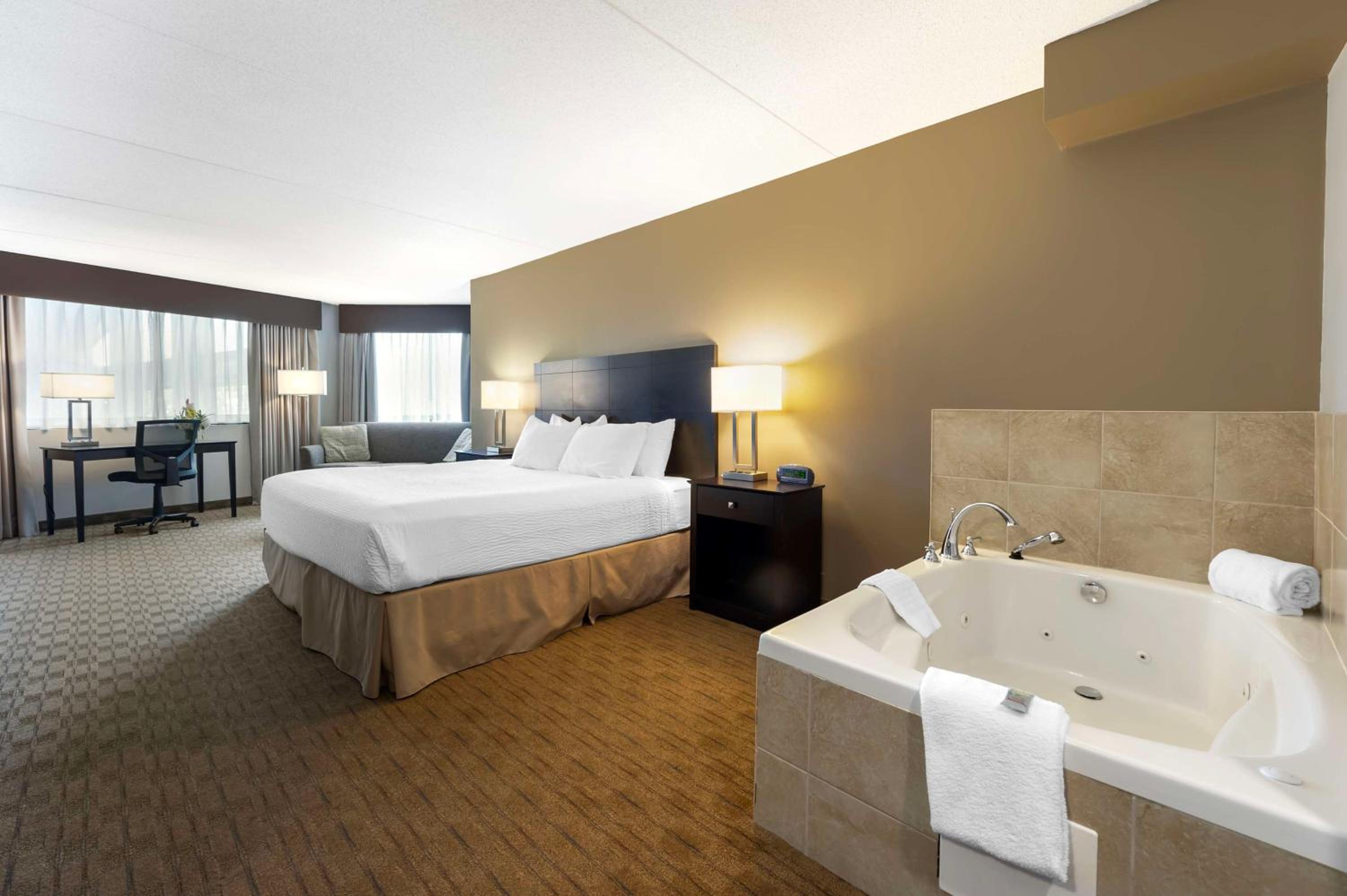 King Room with Spa Bath - Non-Smoking - Photo 1