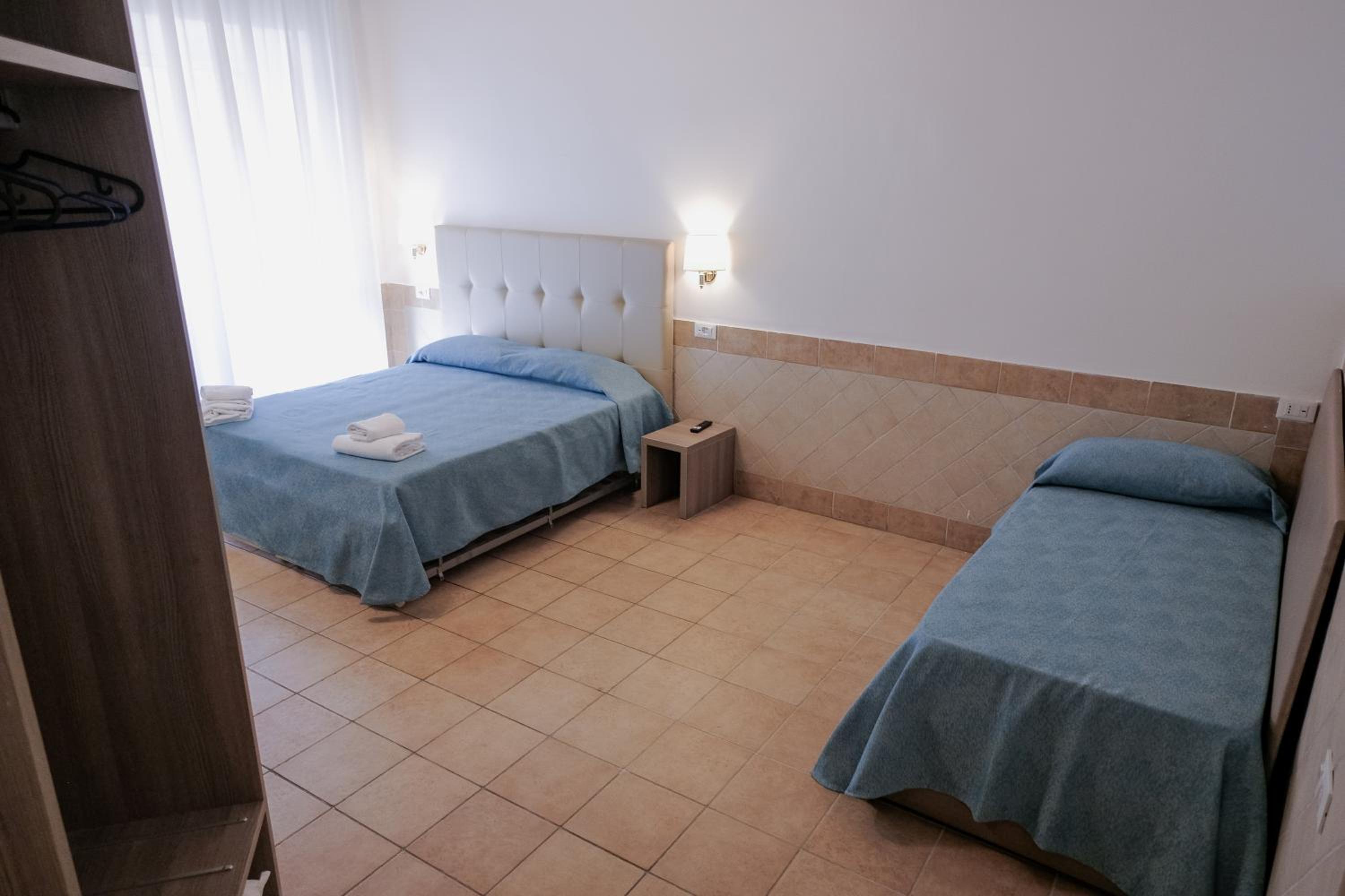 Triple Room with Private Bathroom photo 1