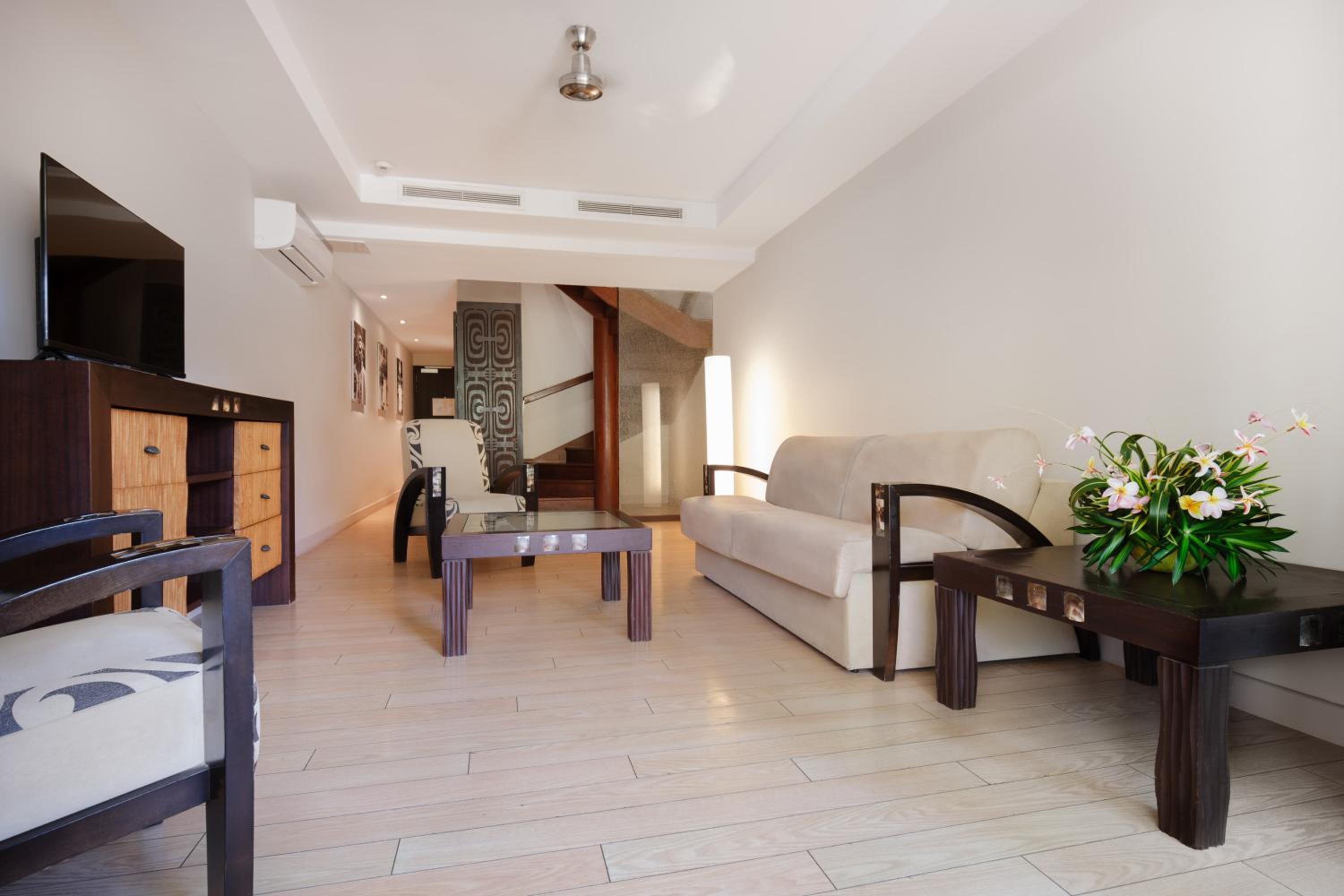 One-Bedroom Duplex Suite photo 2
