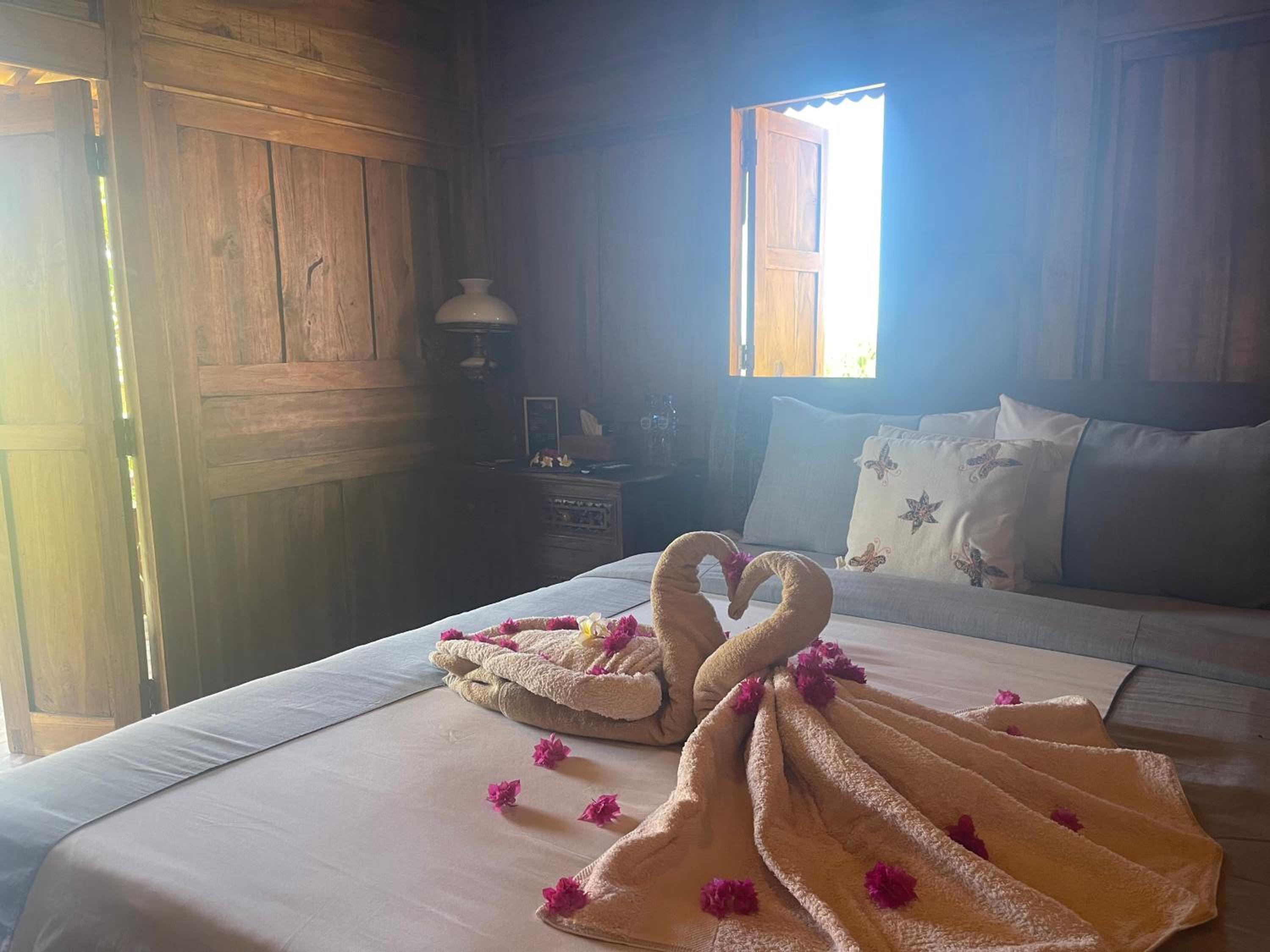 Deluxe Double Room with Balcony - Photo 7