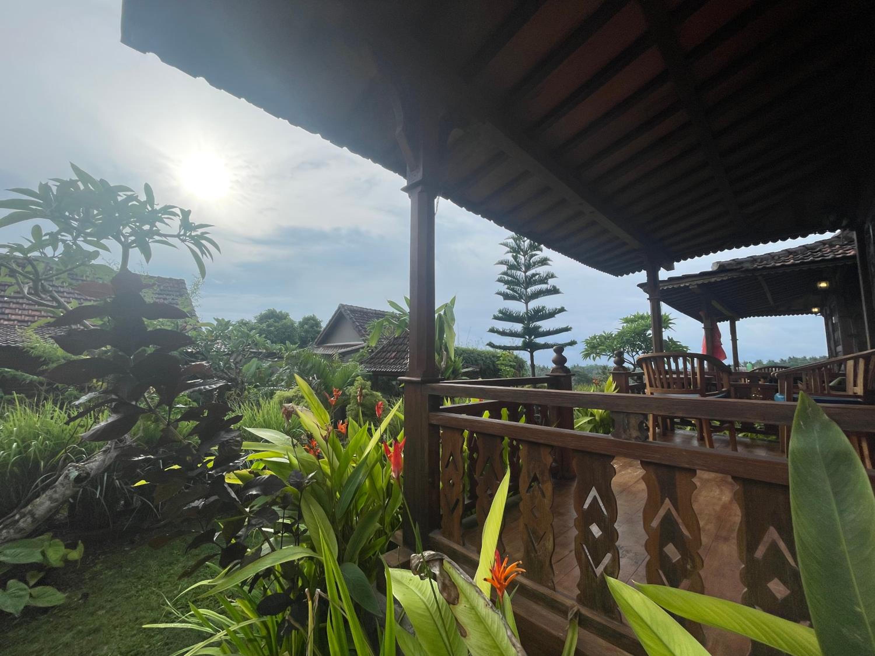 Deluxe Double Room with Balcony - Photo 6