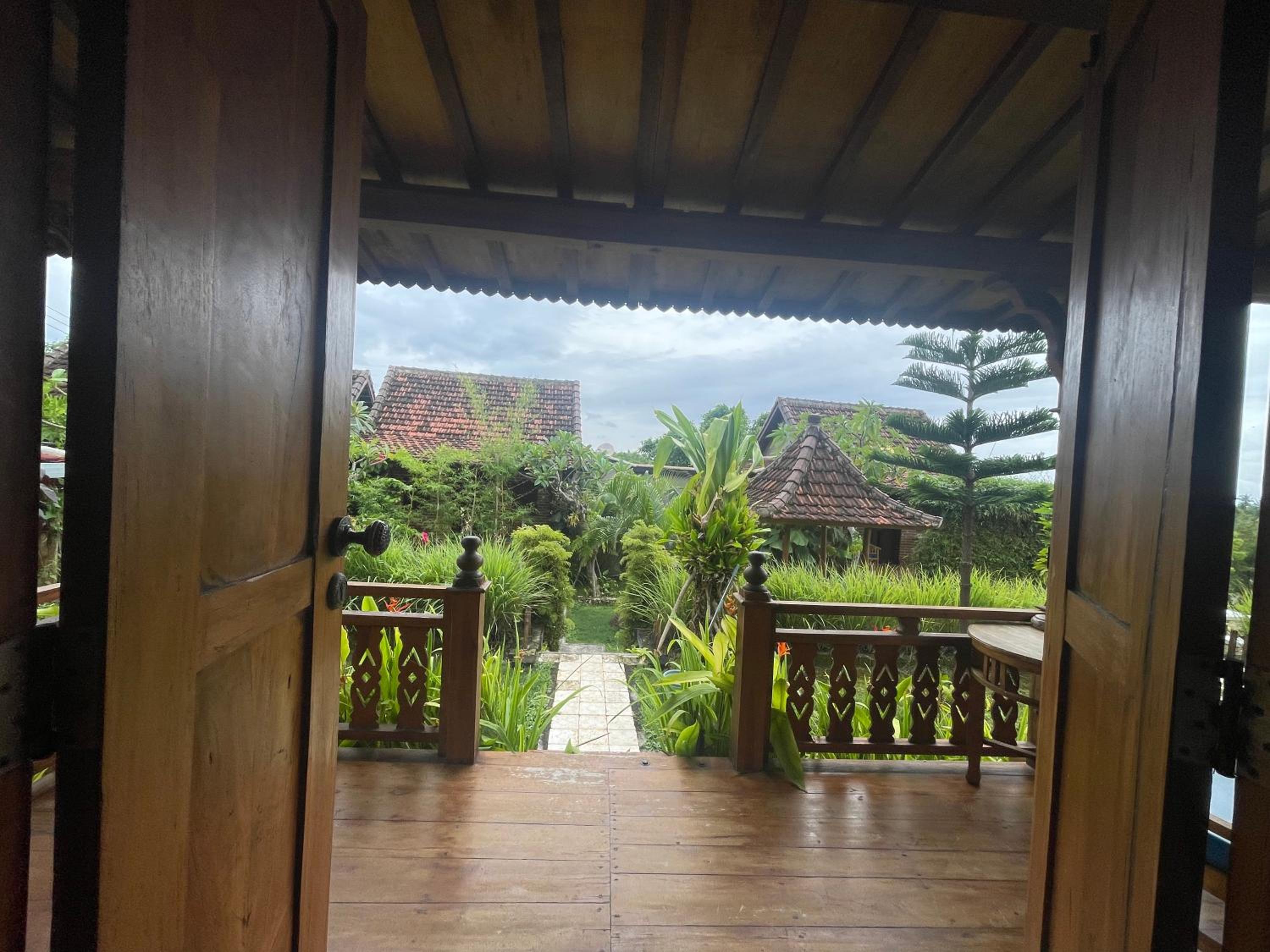Deluxe Double Room with Balcony - Photo 5