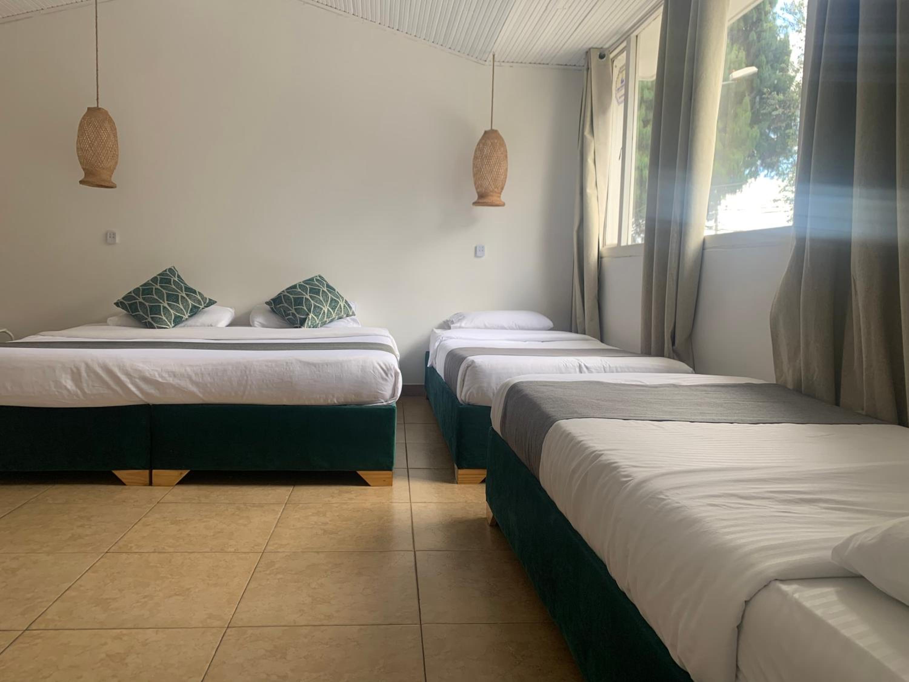 Quadruple Room - Photo 2