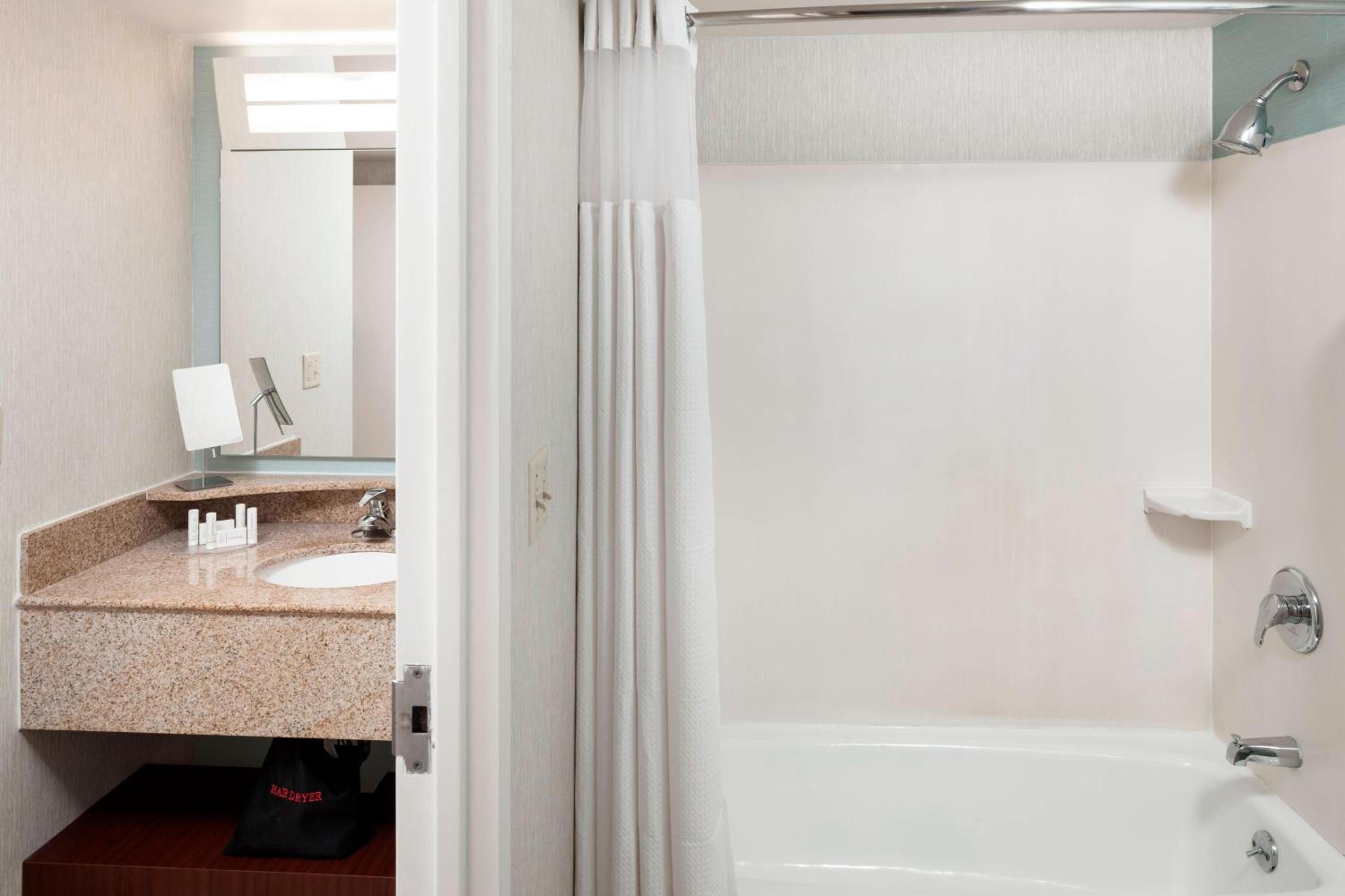 Two Double Beds Standard Deluxe Guestroom, Balcony, Oceanfront View, Mobility Access  photo 2