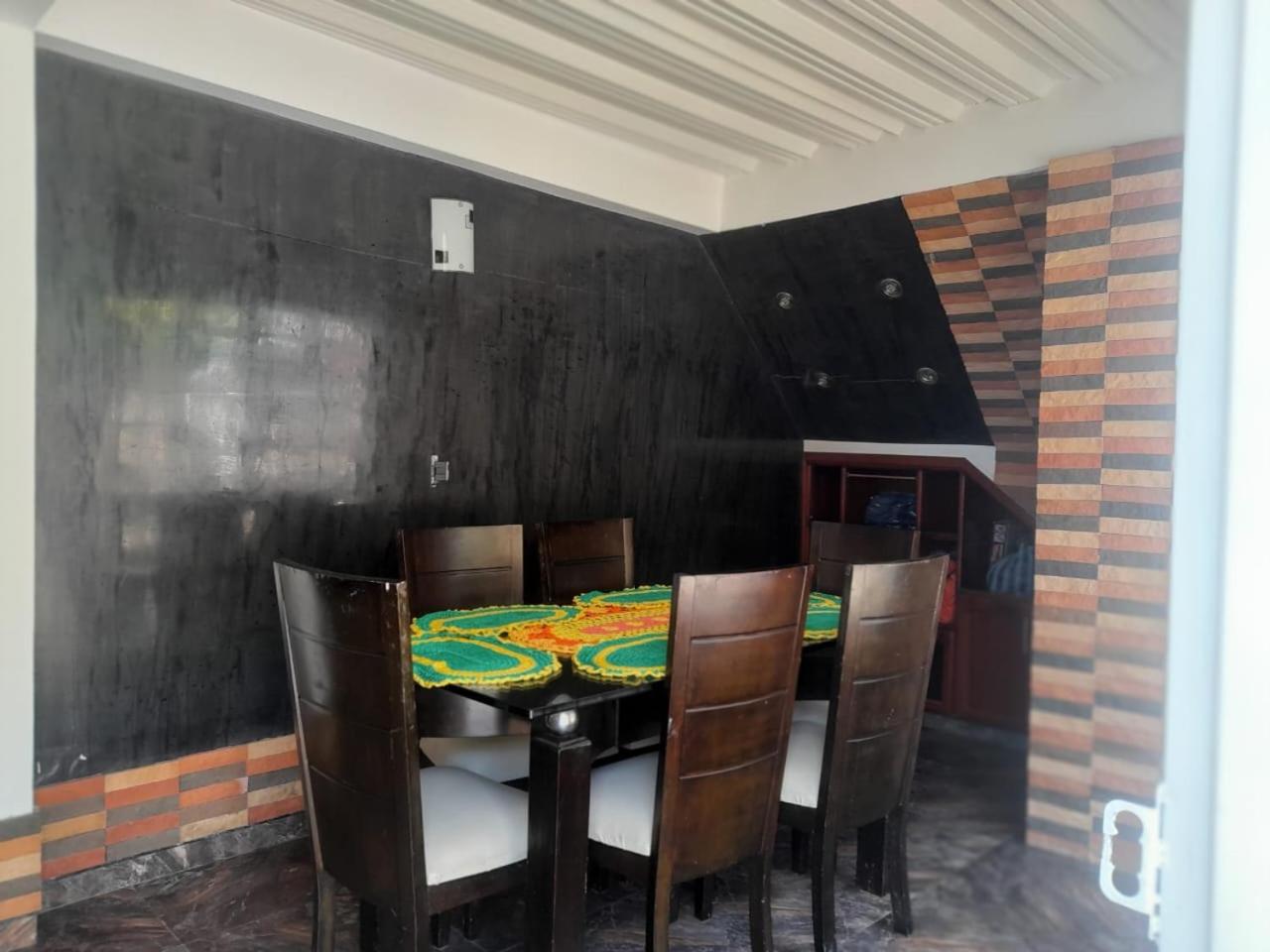 Family Room With Garden View photo 2