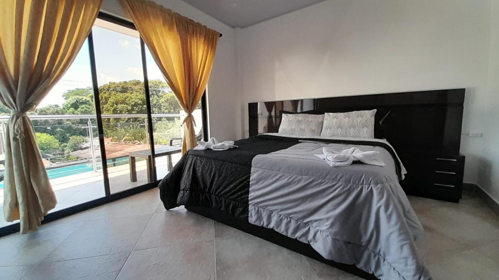 King Suite with Balcony photo 3