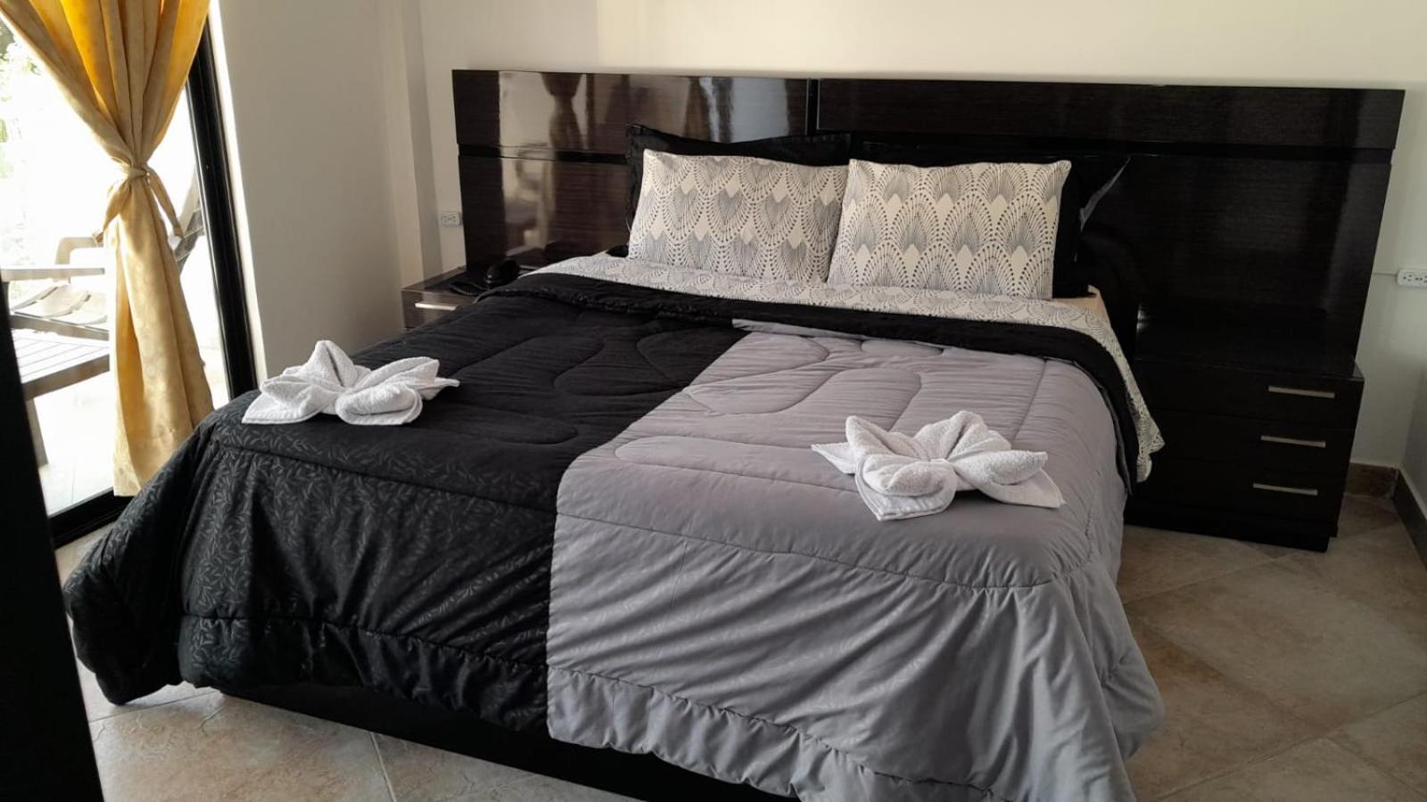King Suite with Balcony photo 2