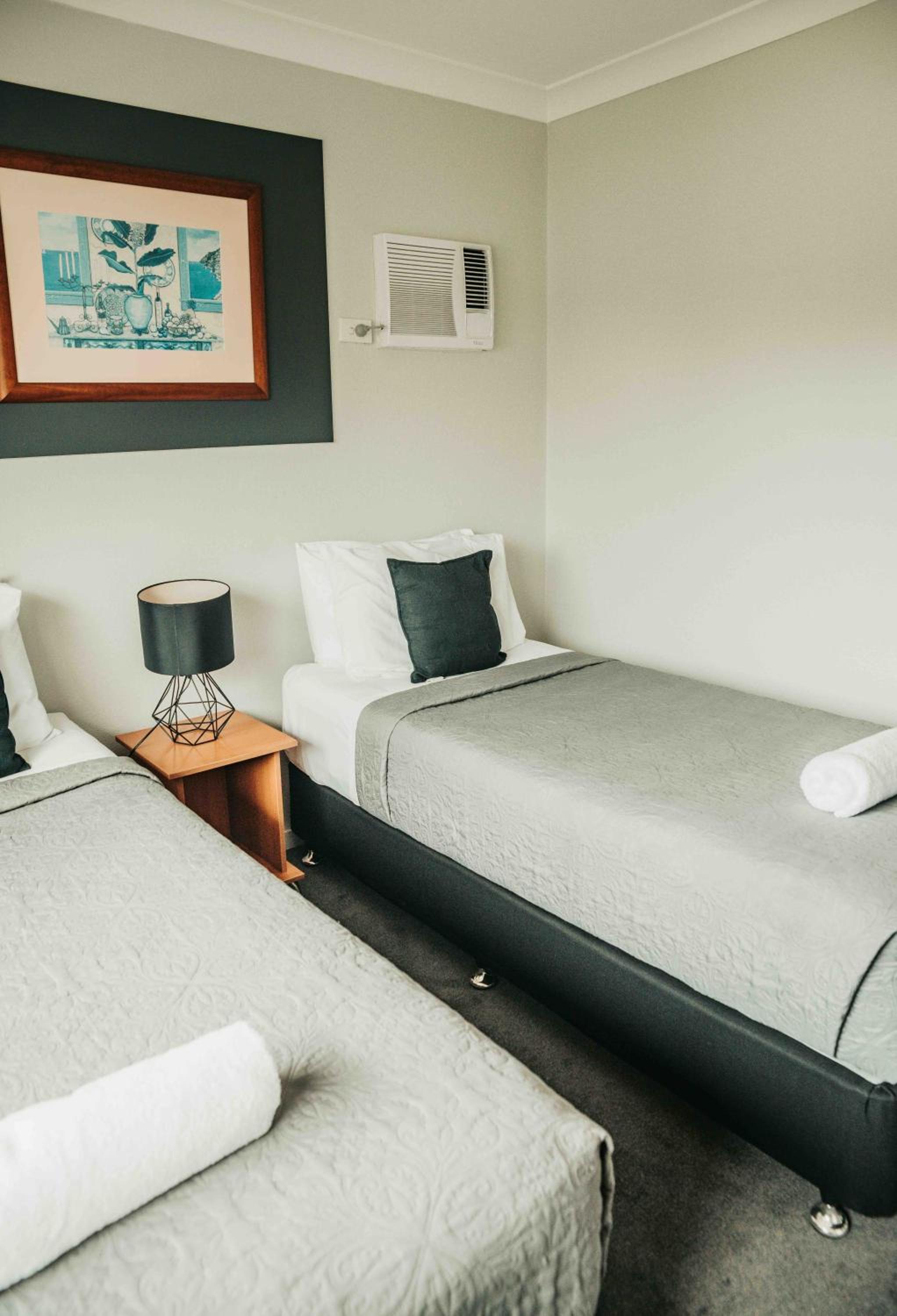 Standard Twin Room - Photo 10