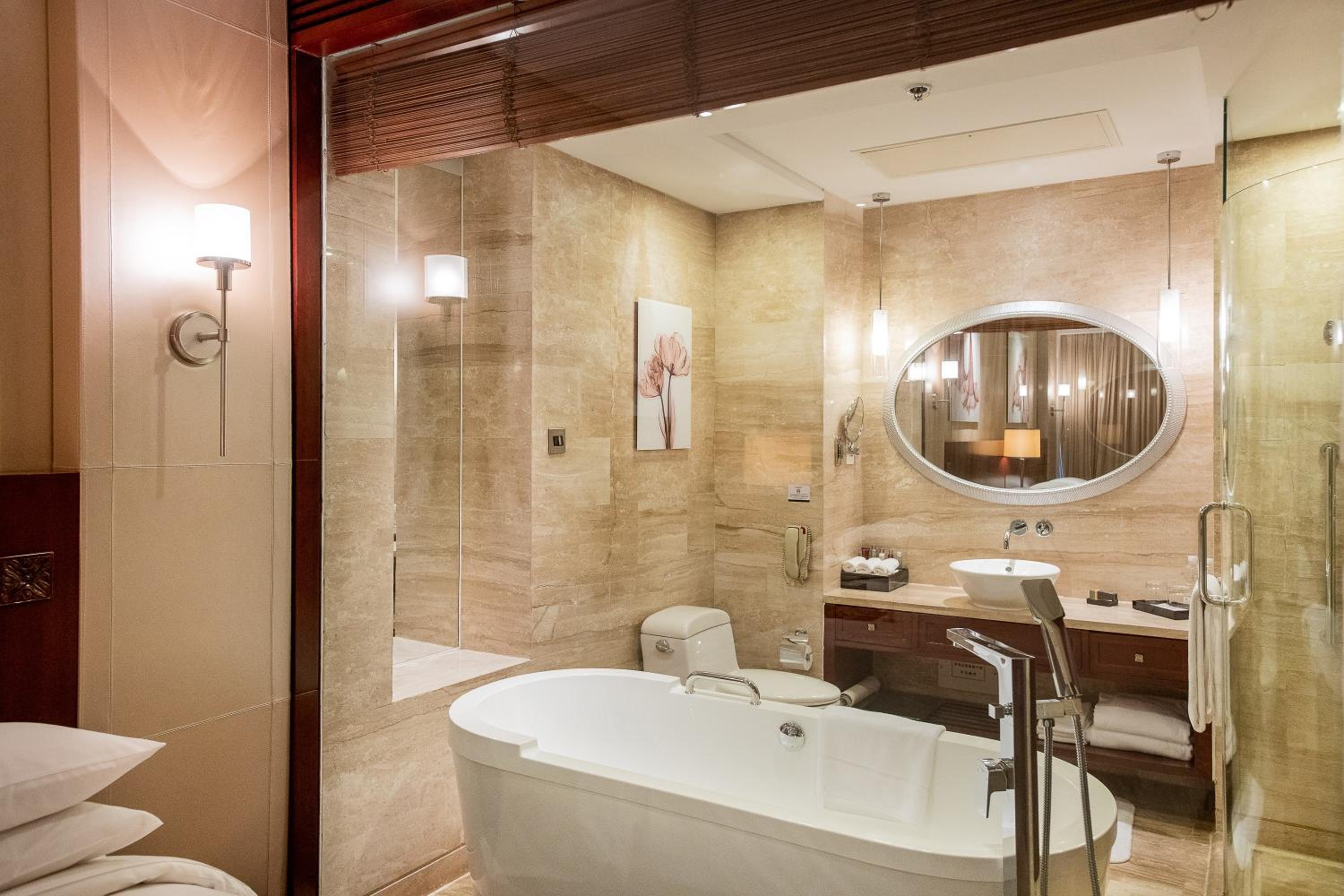 Studio Suite, Executive lounge access, Guest room, 1 King - Photo 2