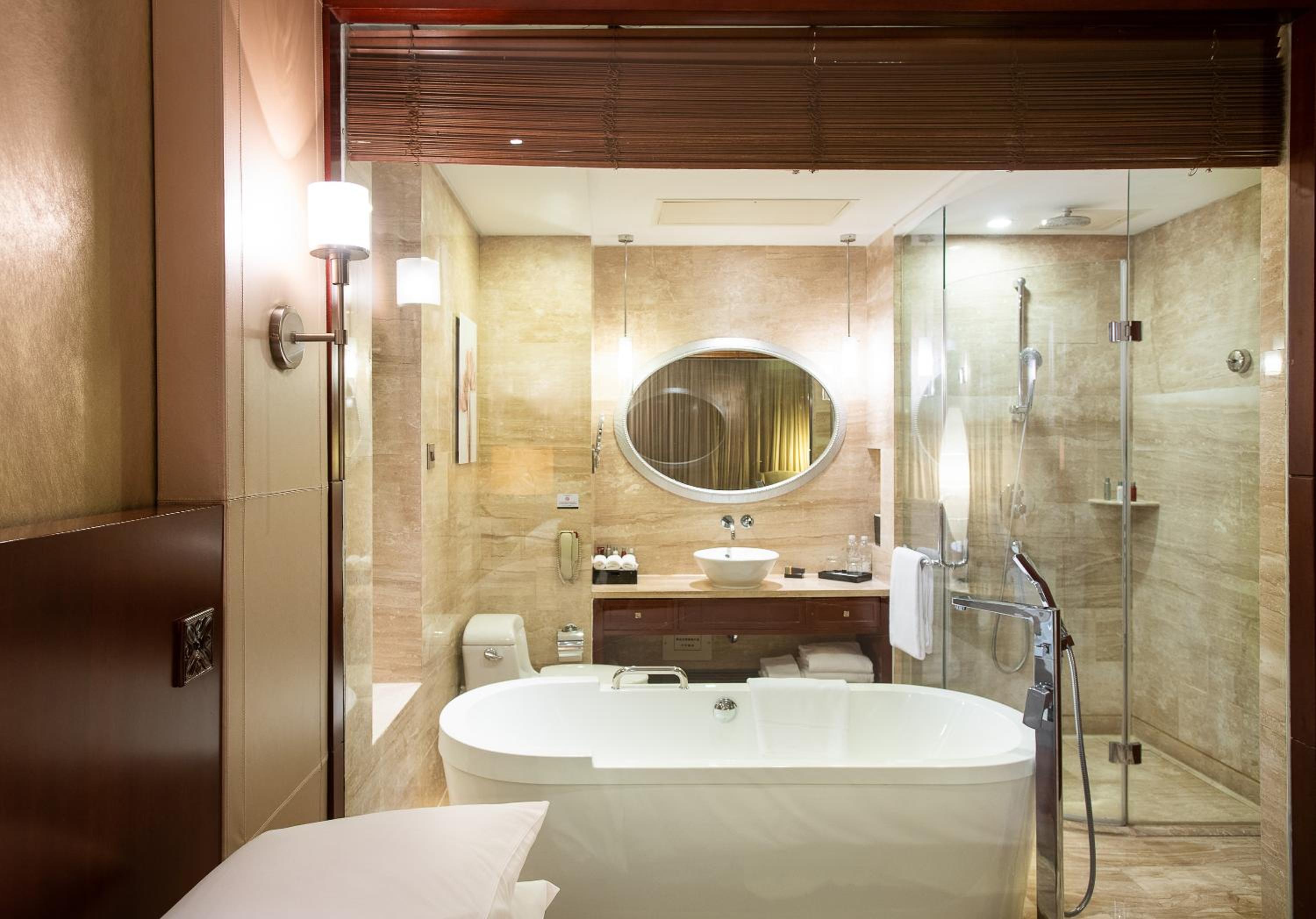 Business Deluxe Room, Guest room, 1 King, City view