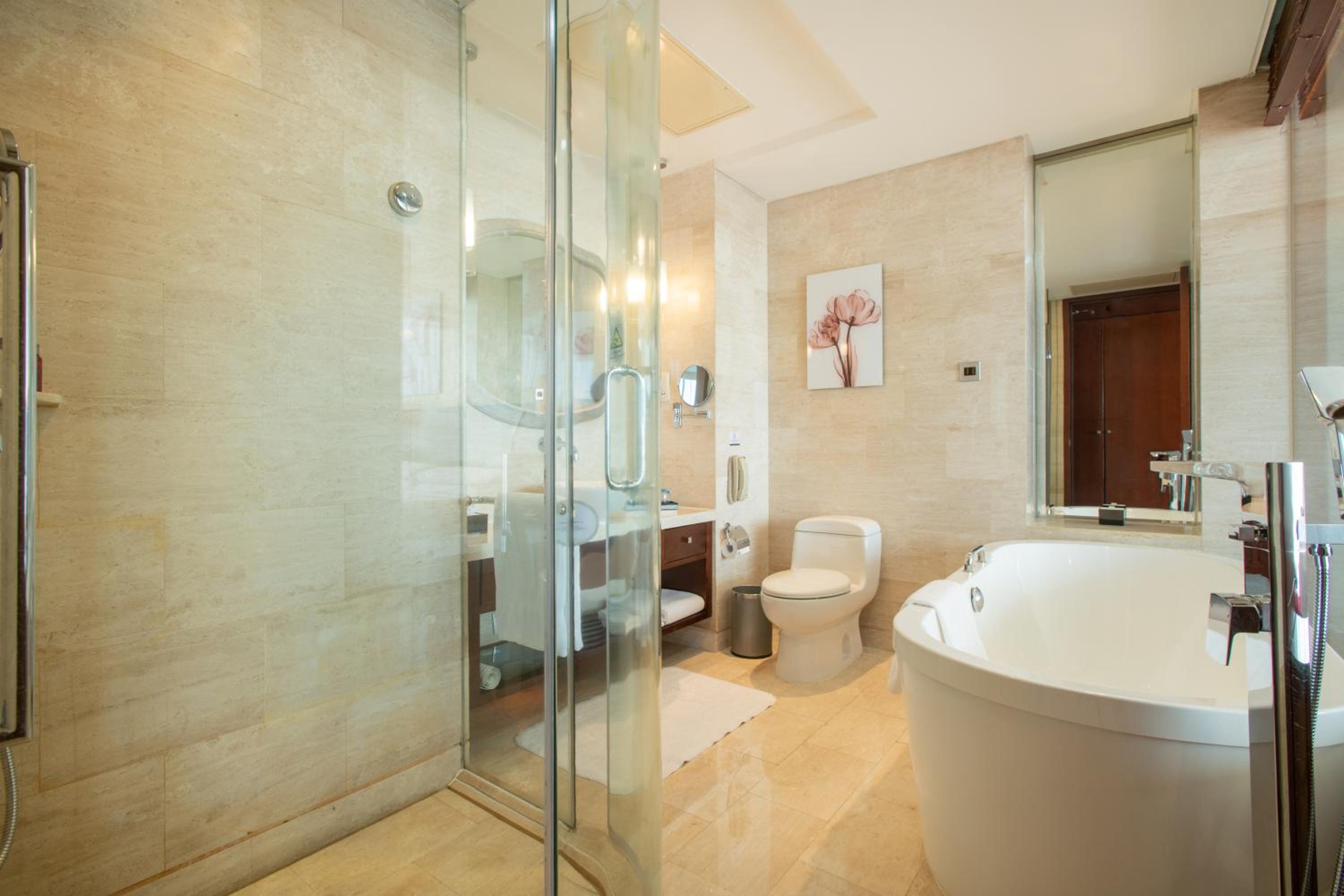 King Room with Skyline View - Photo 4