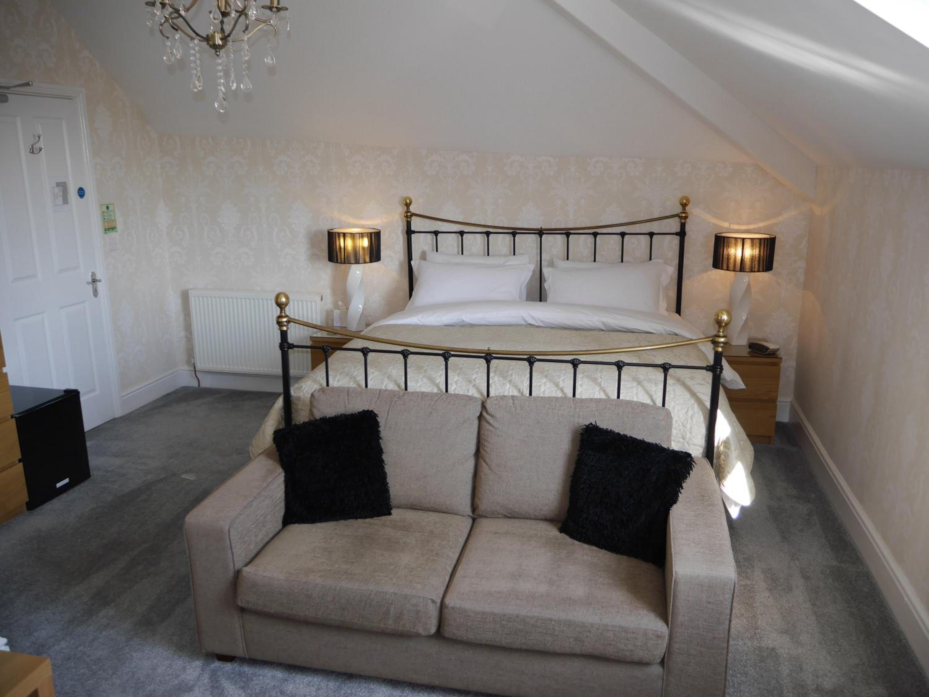 Deluxe King Suite photo 3