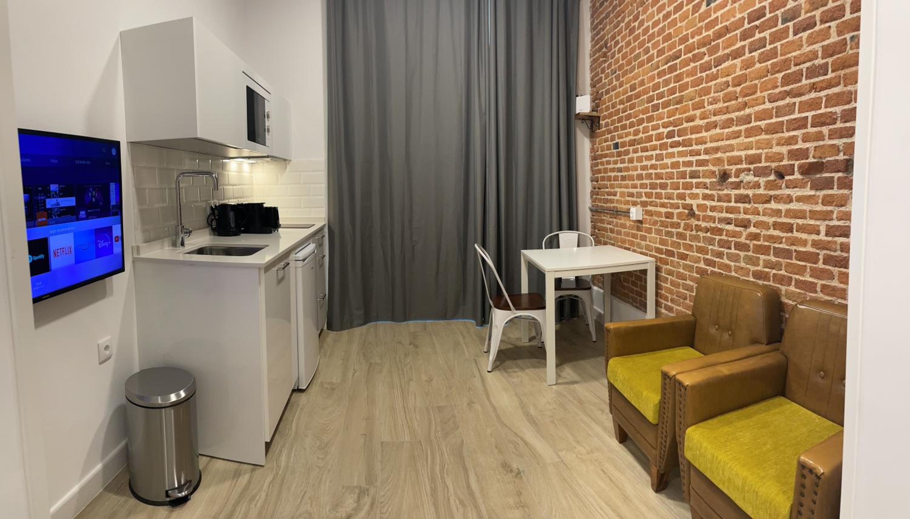 Deluxe Apartment photo 2