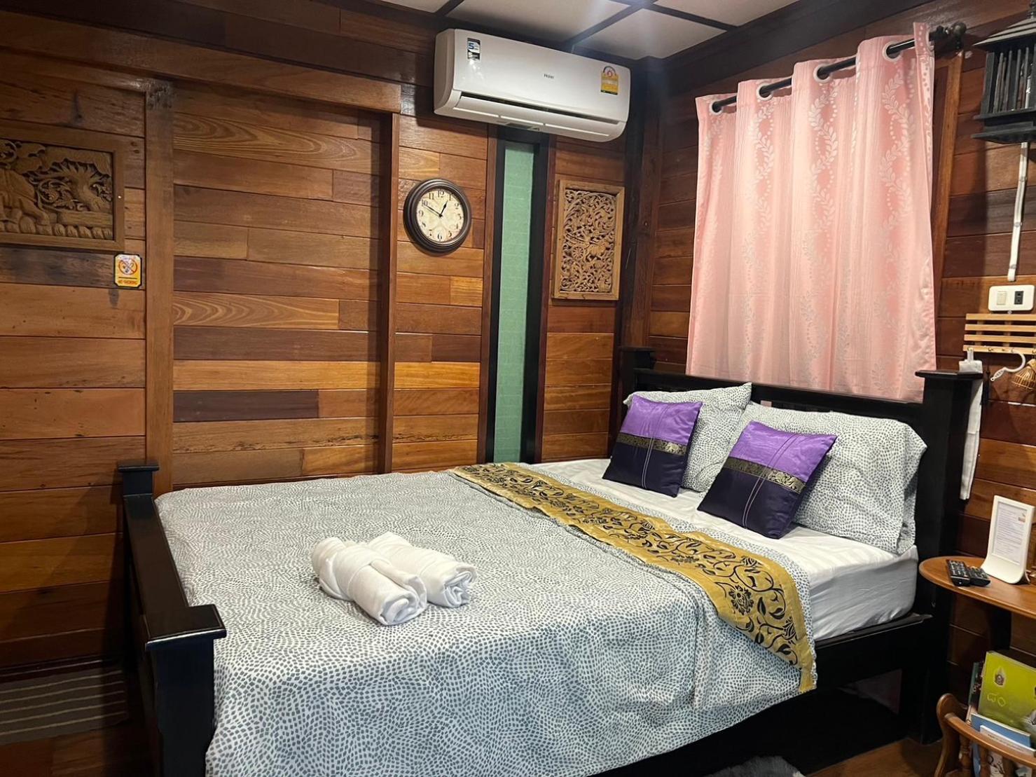 Queen Room with Balcony - Photo 3