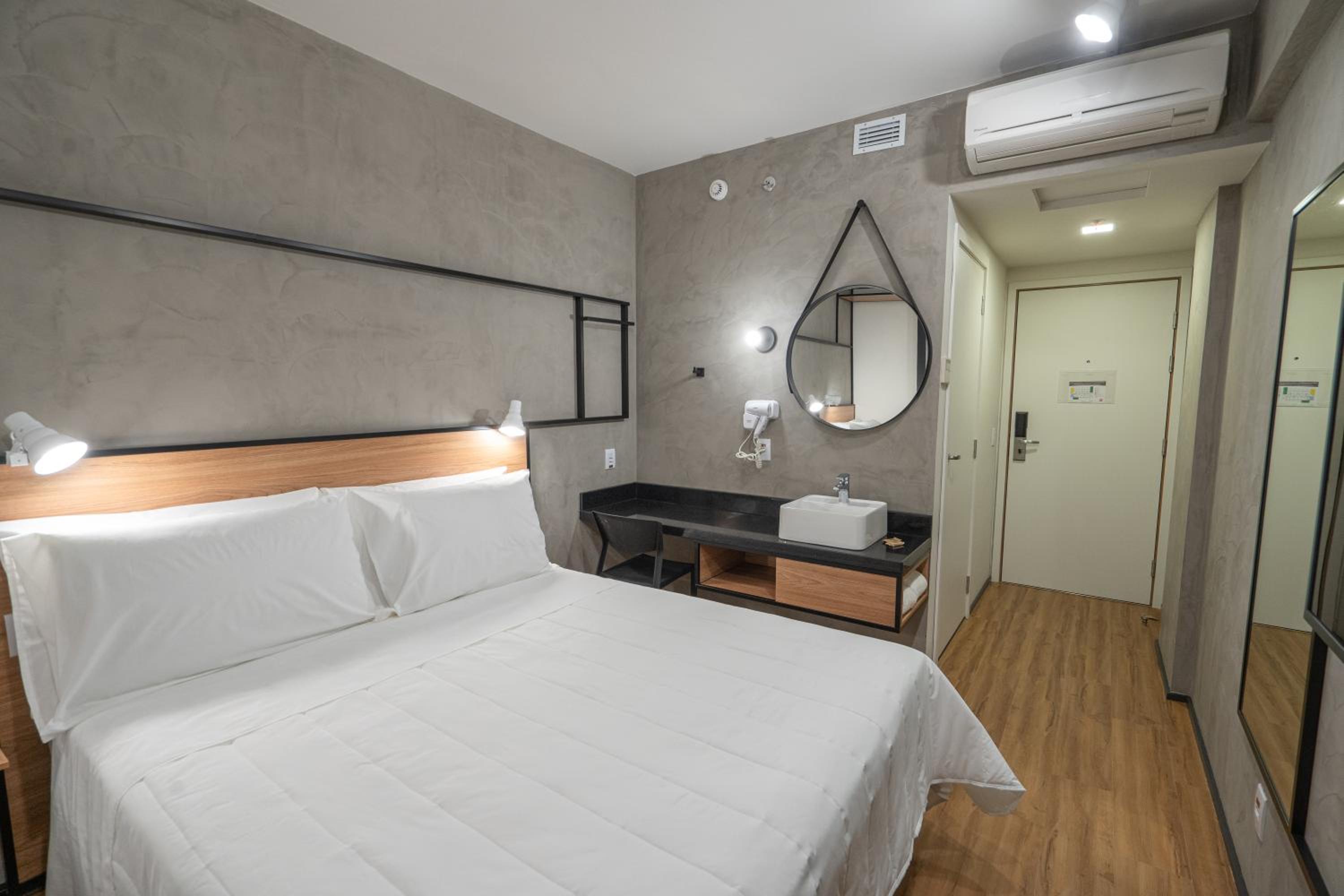 Standard Room with One Double Bed and One Single Bed photo 3