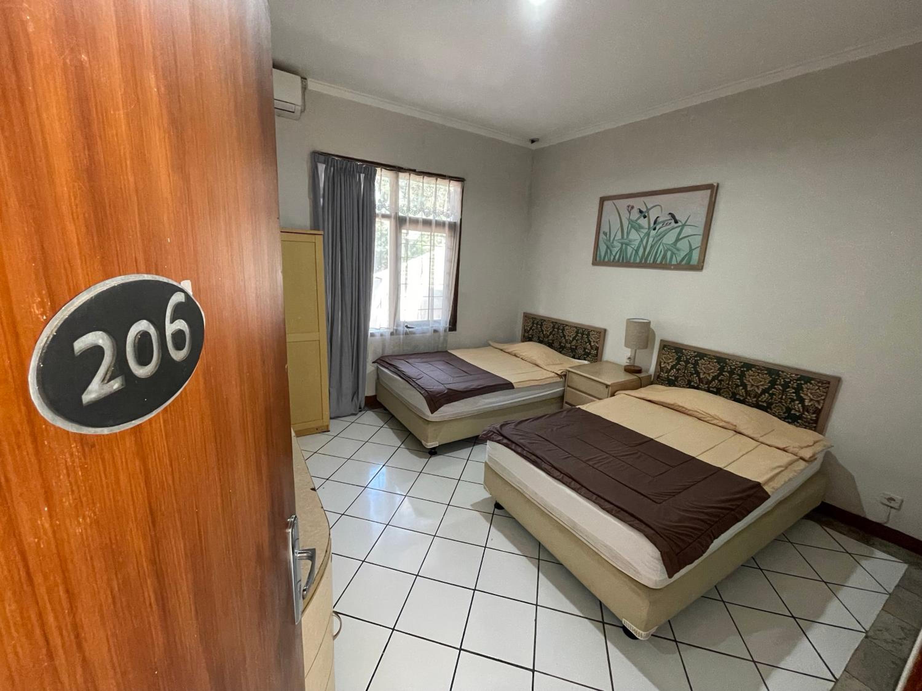 Deluxe Family Room
