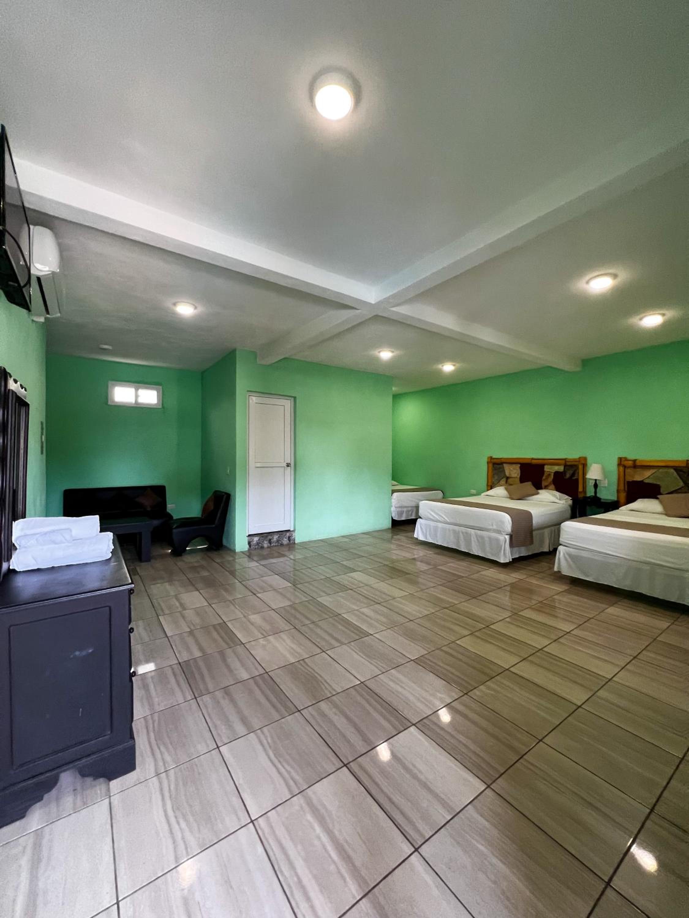 Deluxe Triple Room photo 3