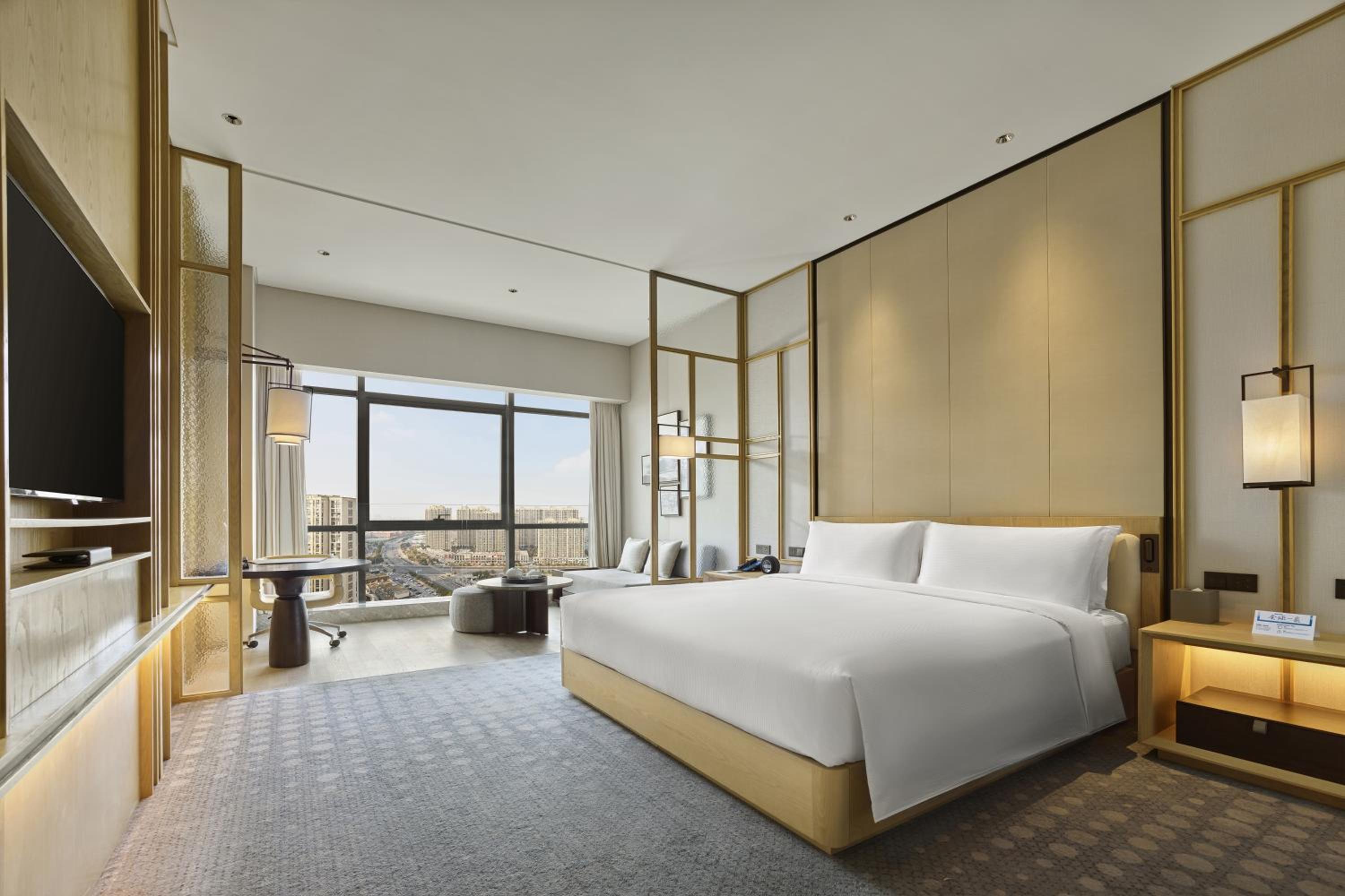 Deluxe King Room - Photo 1